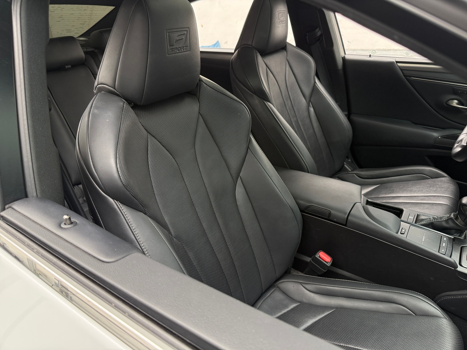 Thumbnail: 2019 Lexus ES - 2