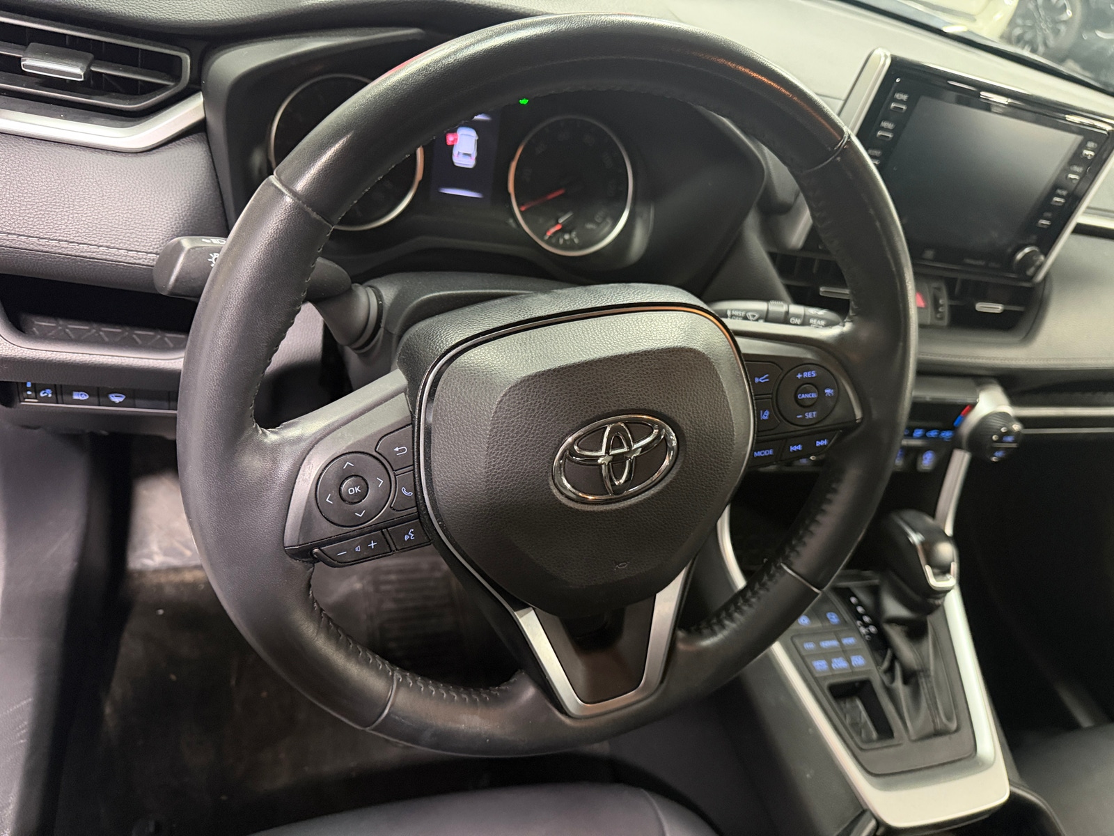 Thumbnail: 2020 Toyota RAV4 - 4