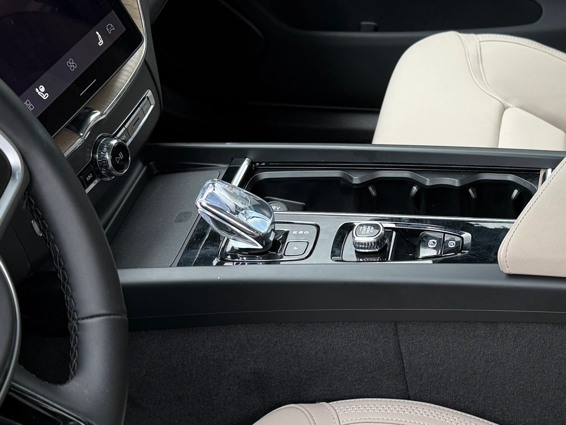 2026 Volvo XC60 Plus