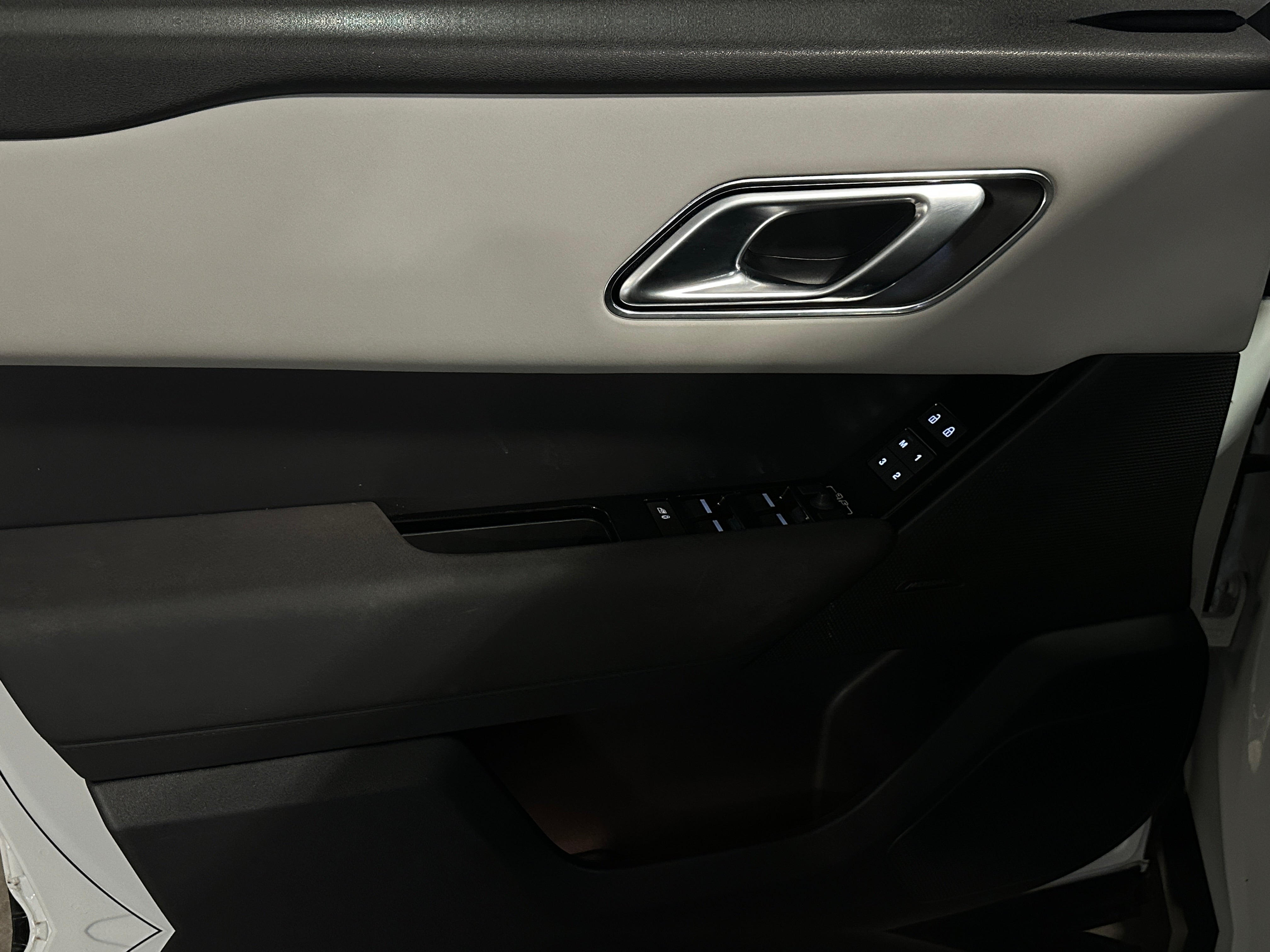 2025 Land Rover Range Rover Velar