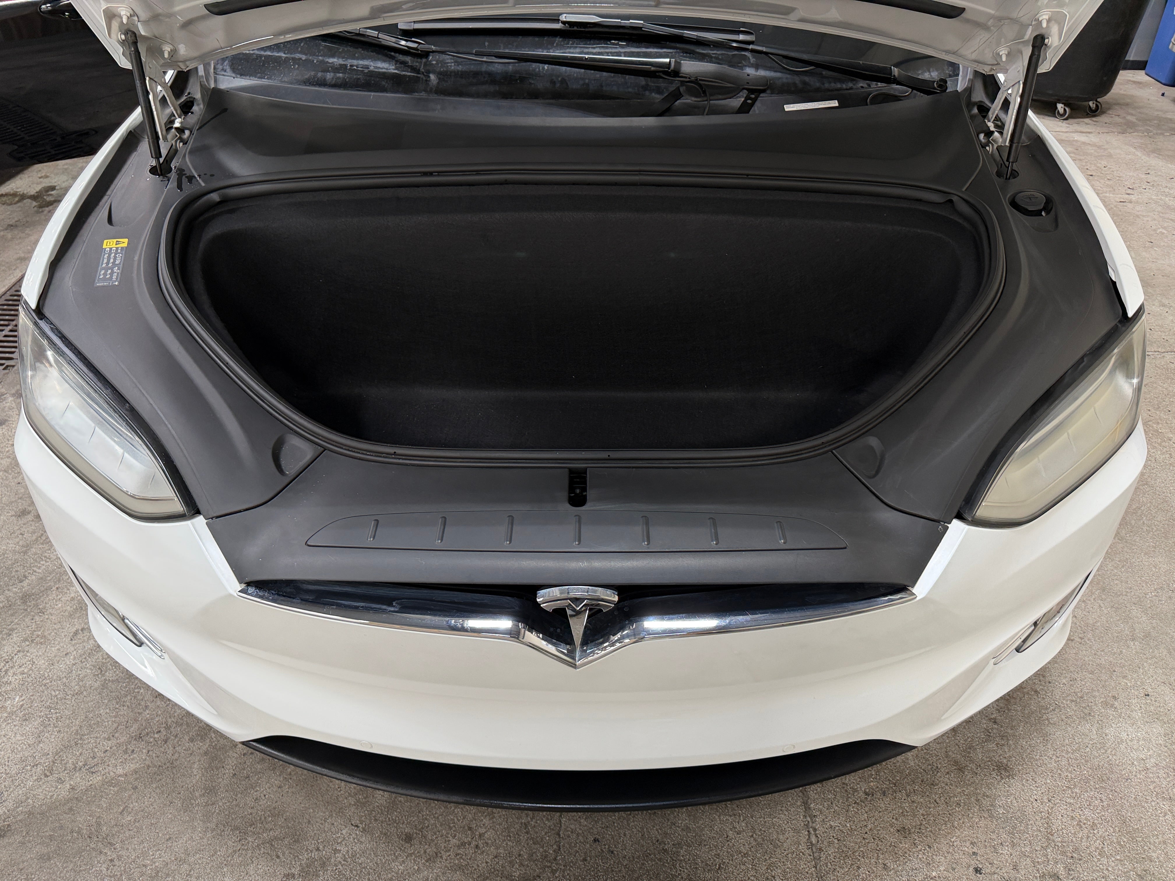Used 2017 Tesla Model X 90D with VIN 5YJXCAE25HF079538 for sale in Oak Creek, WI