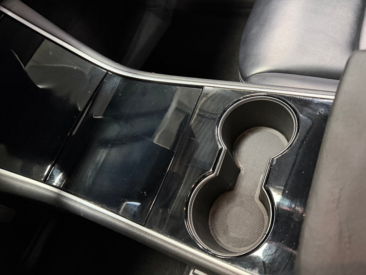 2020 Tesla Model Y Long Range All-Wheel Drive in Pearl White — photo 2