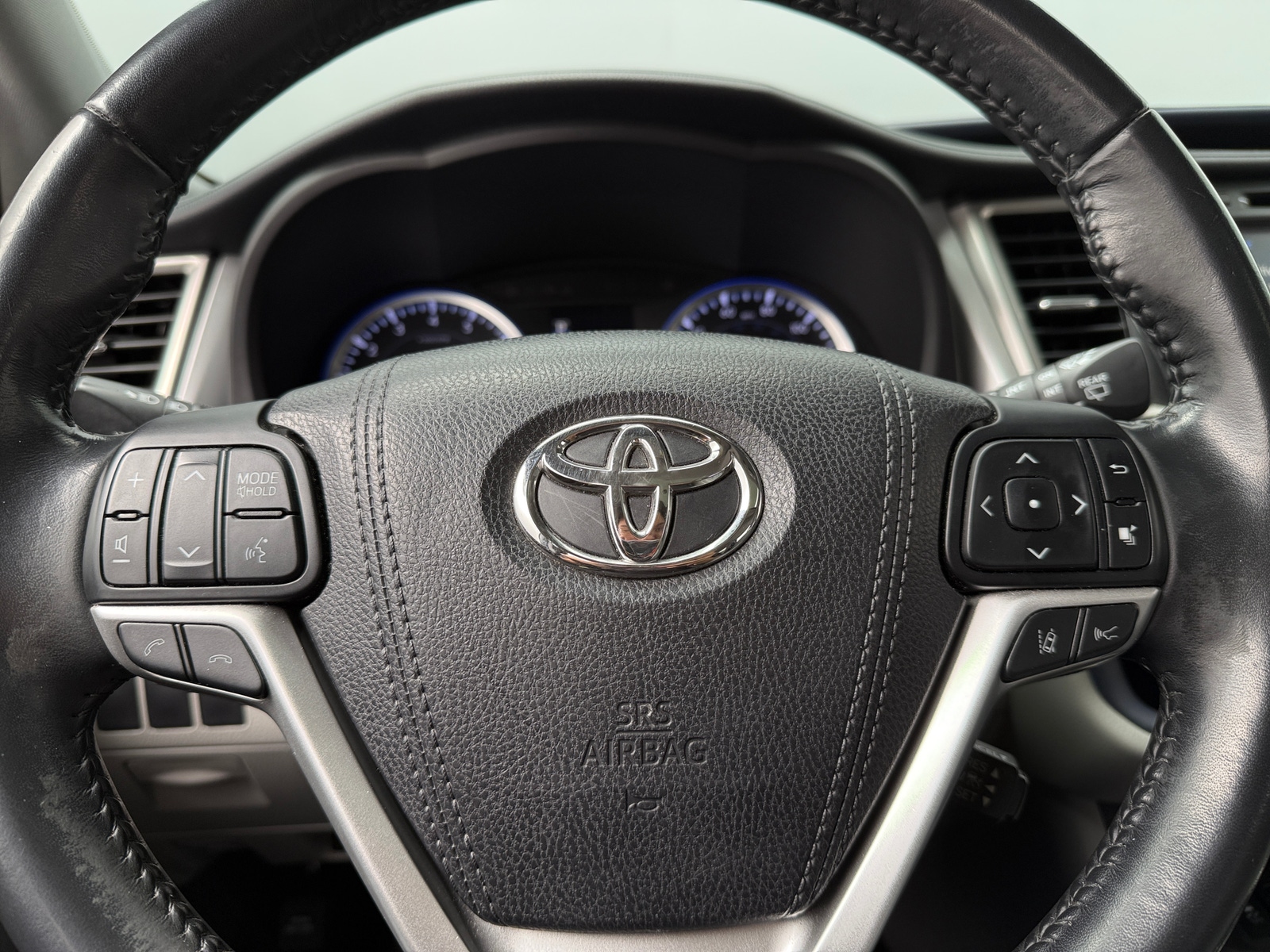 Thumbnail: 2017 Toyota Highlander - 4