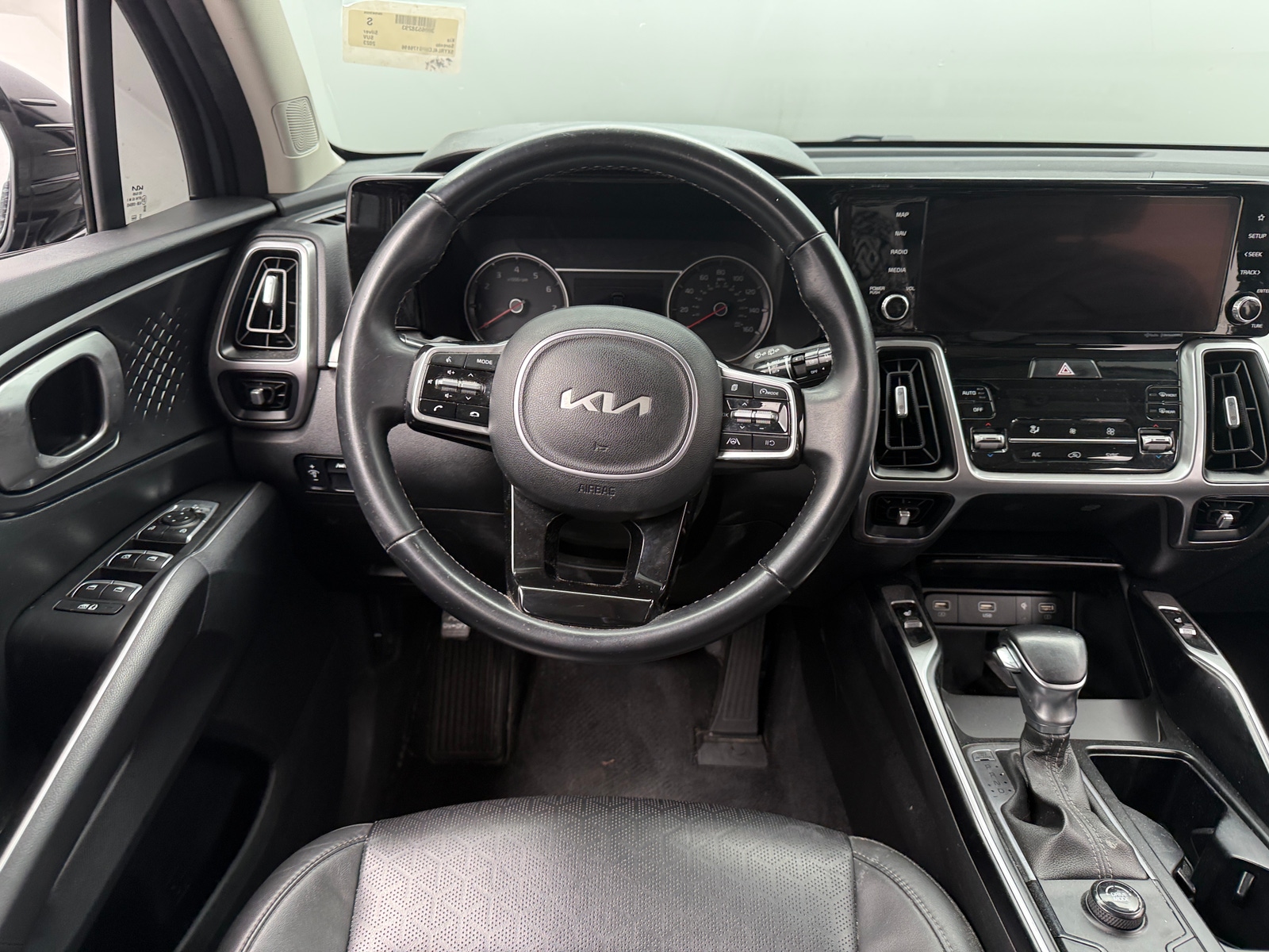 Thumbnail: 2023 Kia Sorento - 4