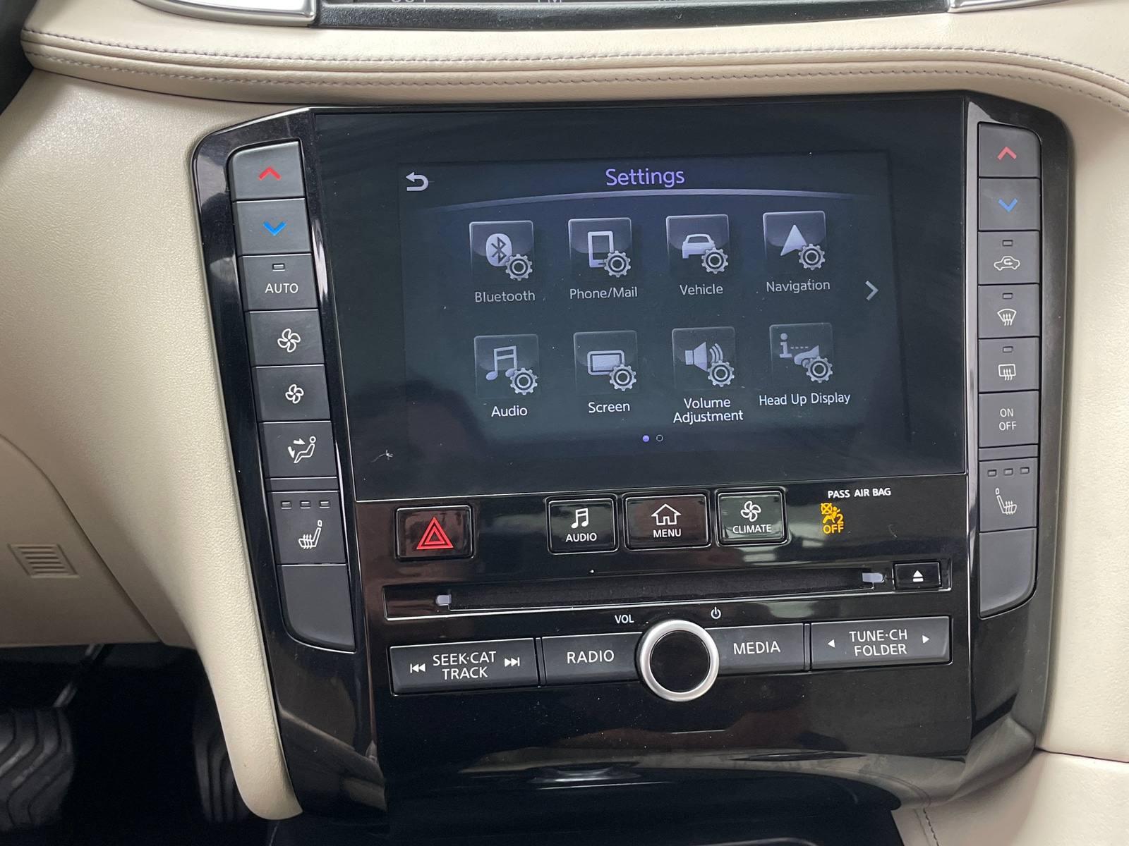 Thumbnail: 2019 INFINITI QX50 - 3