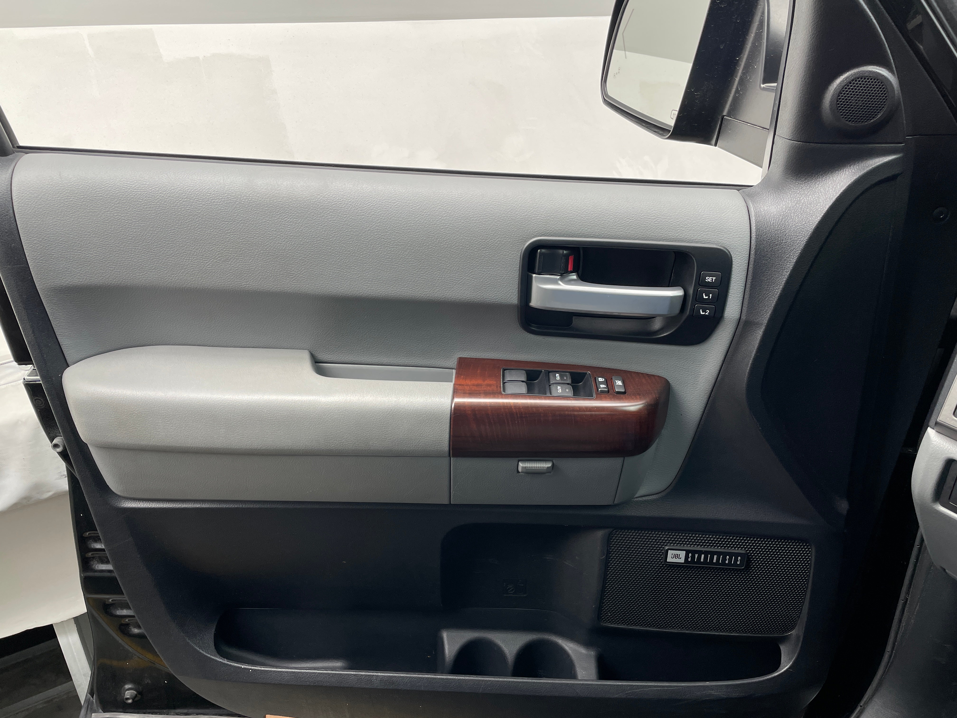 2016 Toyota Sequoia
