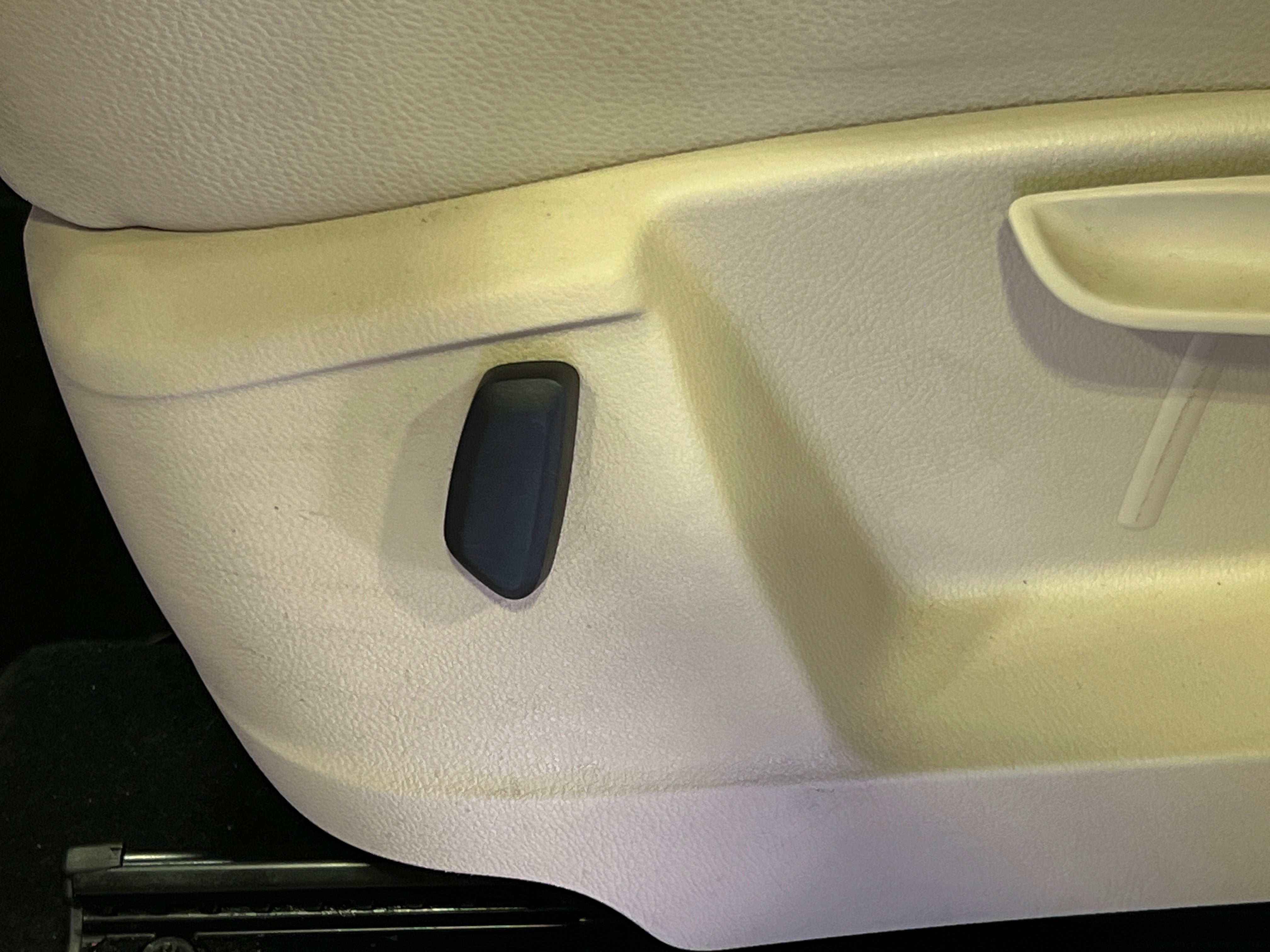 Used 2012 Volkswagen Tiguan S with VIN WVGBV7AXXCW607714 for sale in Pewaukee, WI