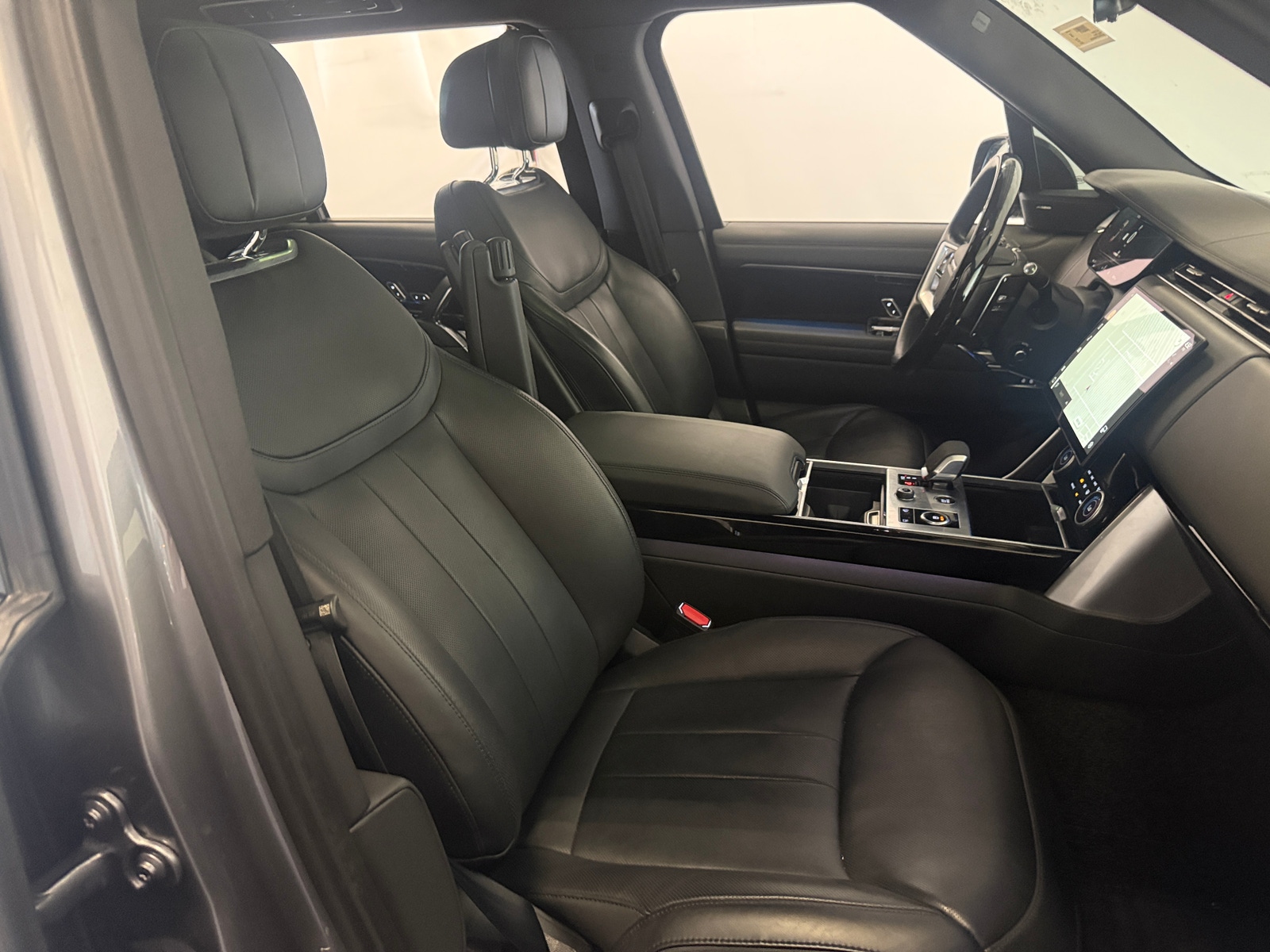 Thumbnail: 2023 Land Rover Range Rover - 2