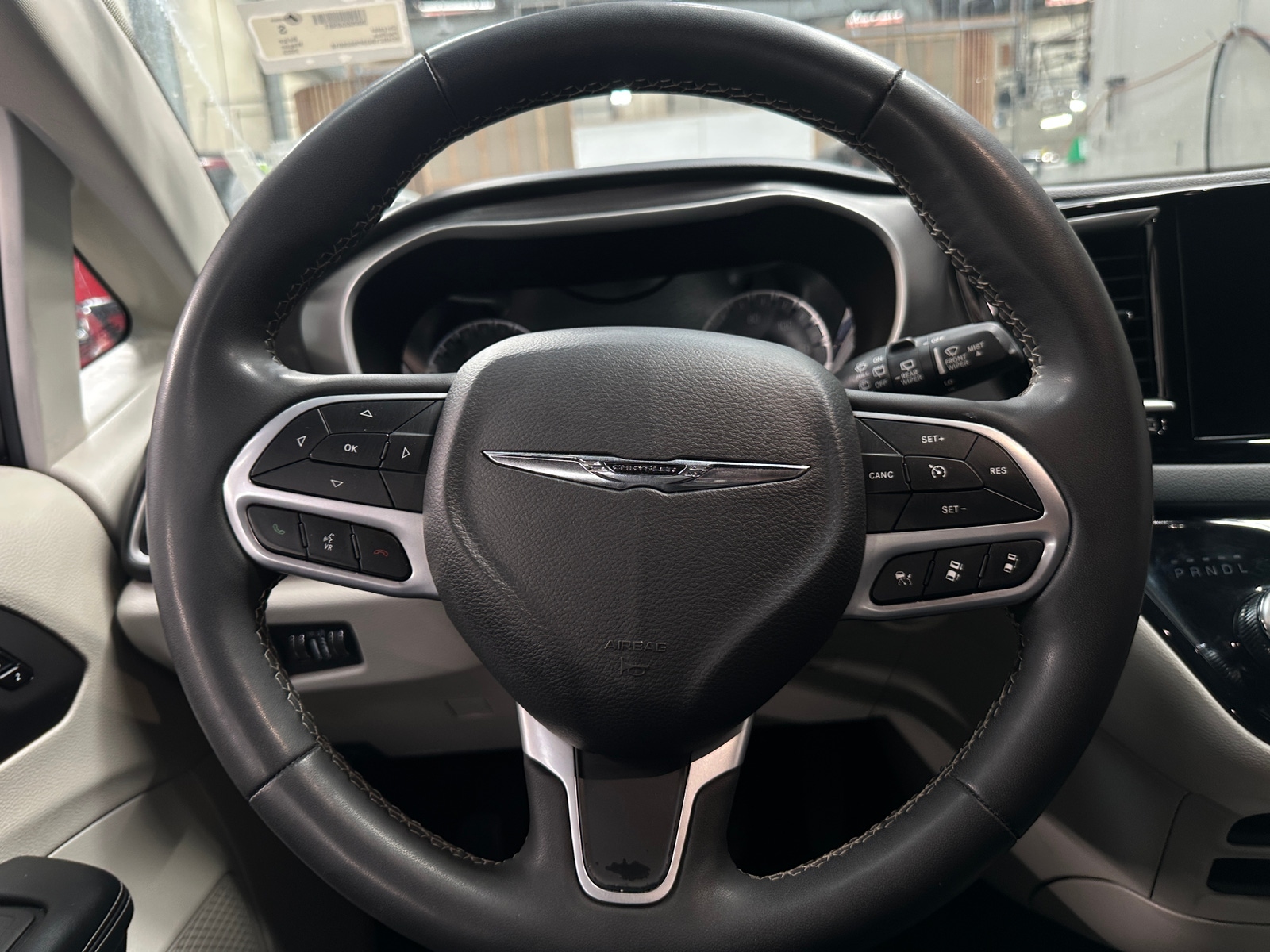 Thumbnail: 2023 Chrysler Pacifica - 4