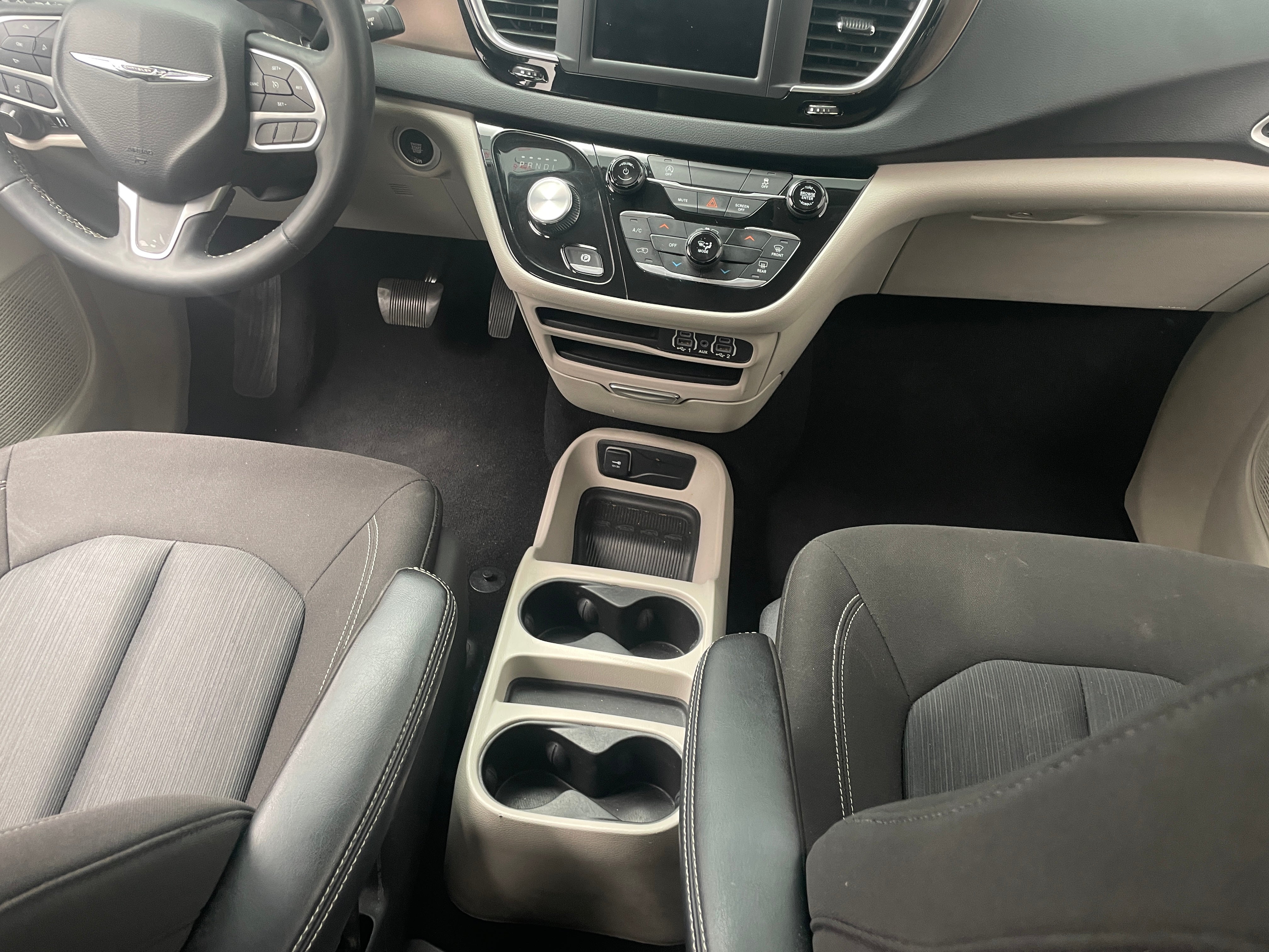 2023 Chrysler Voyager