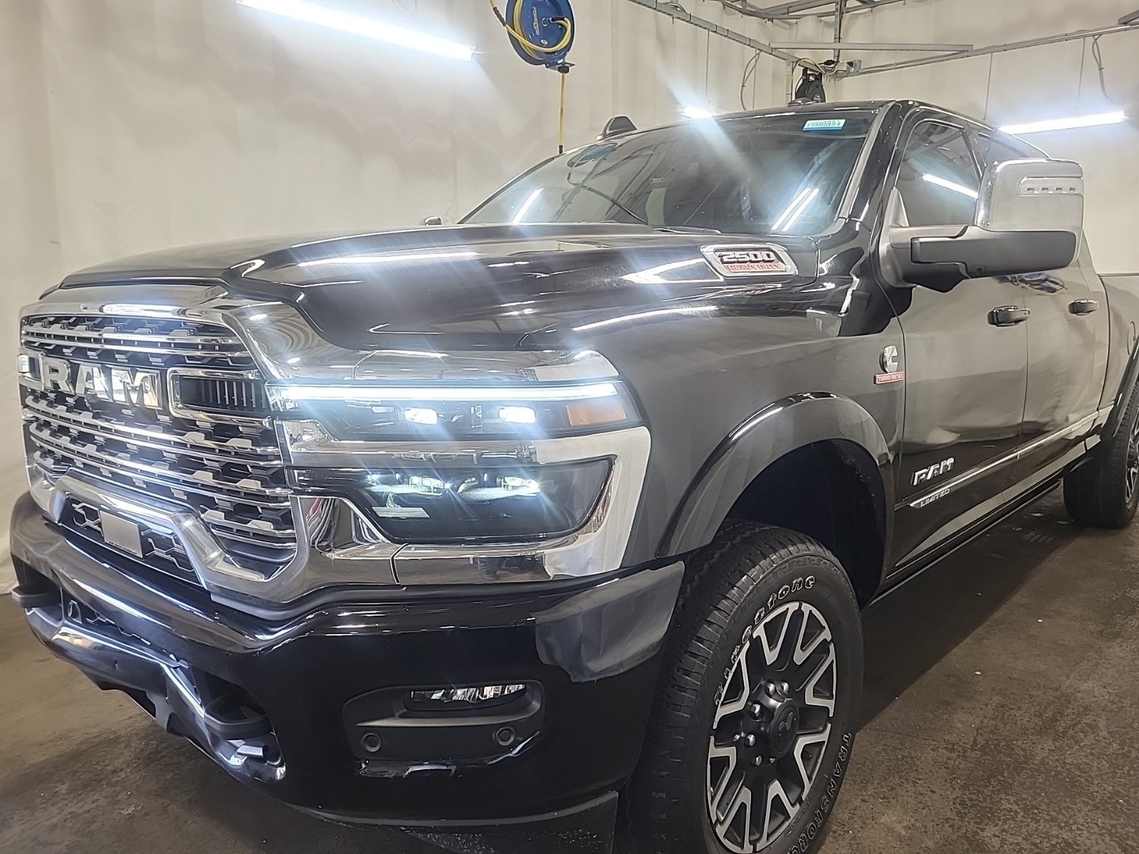 2025 Ram 2500 Limited 4x4 Mega Cab 6'4" Box