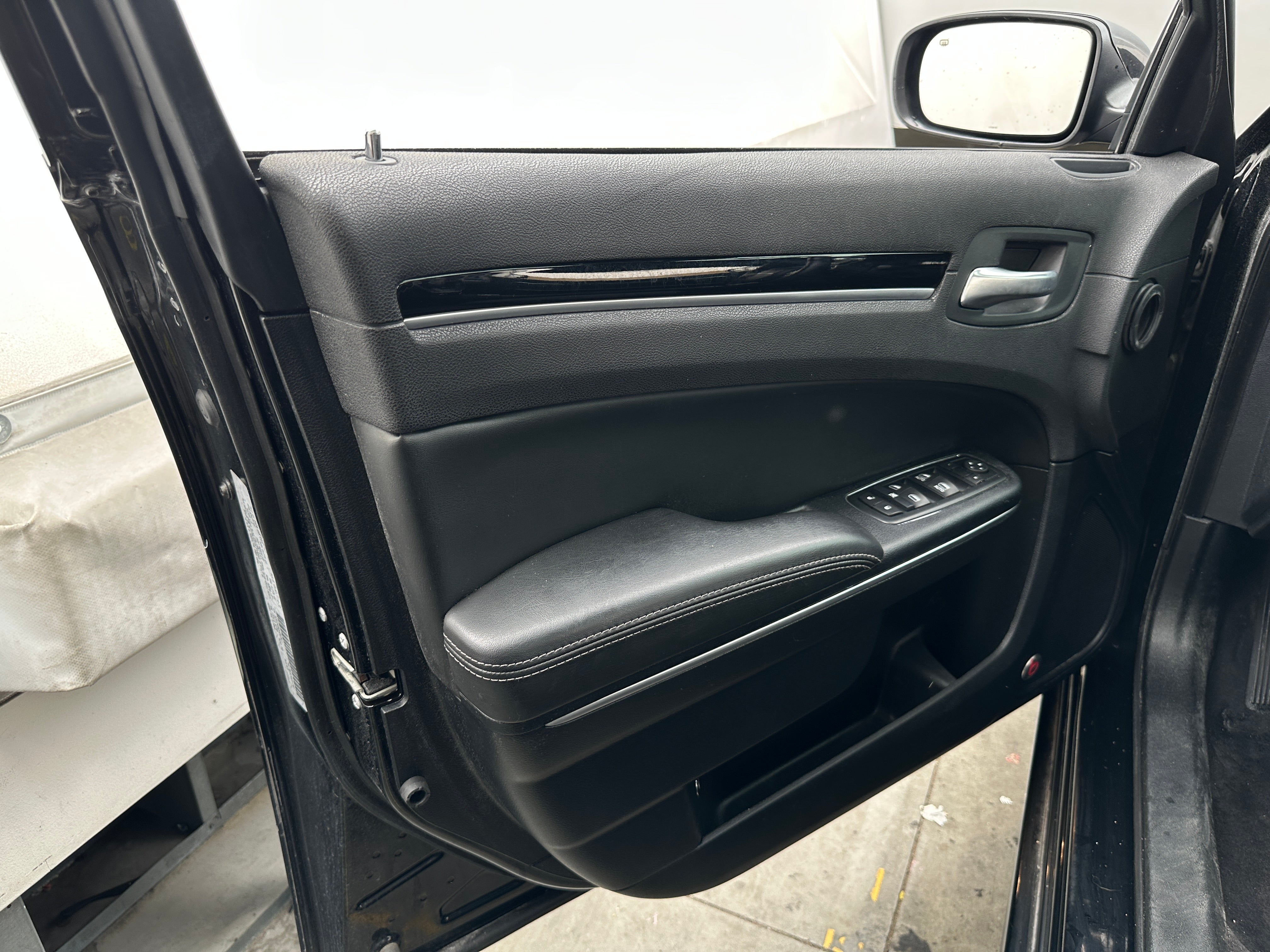 2017 Chrysler 300