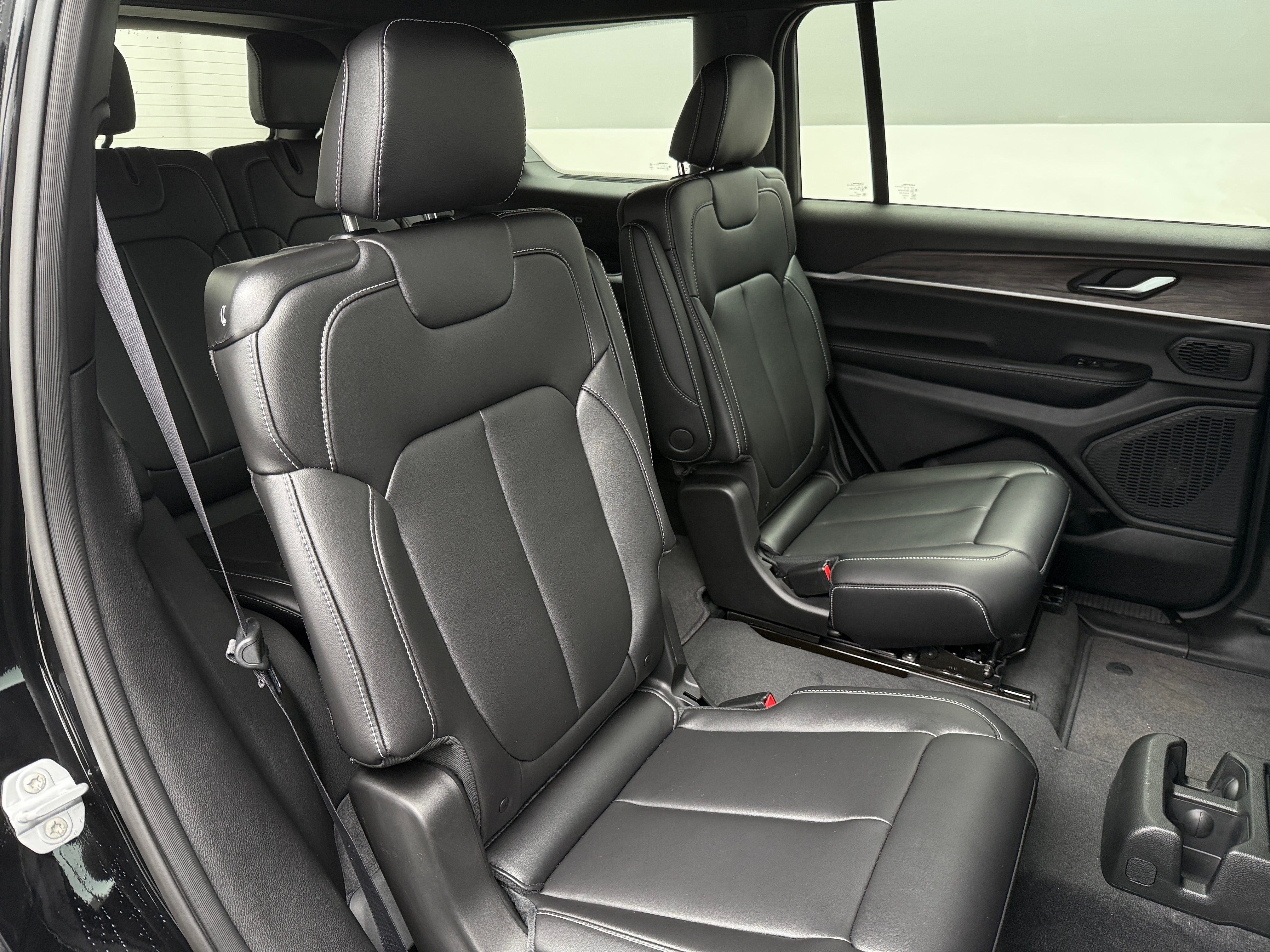 2027 Jeep Grand Cherokee L