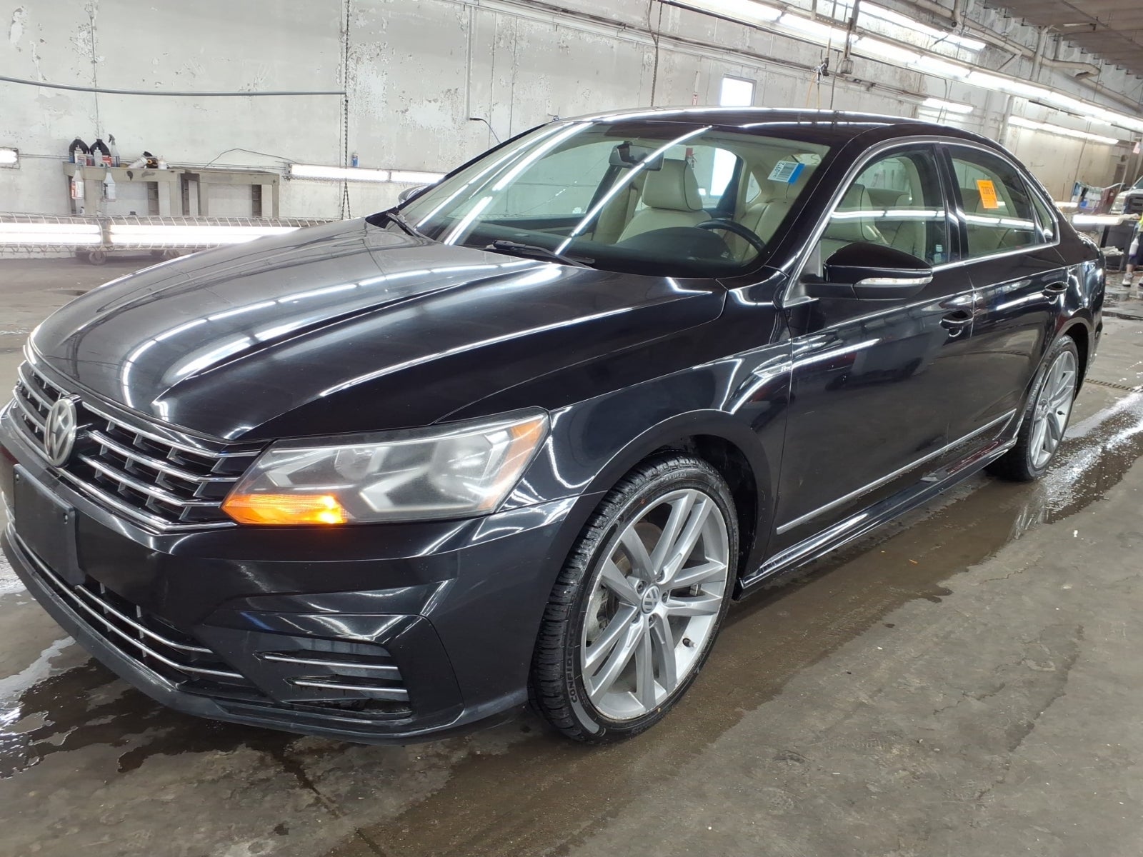 2017 Volkswagen Passat R-Line W/Comfort PKG
