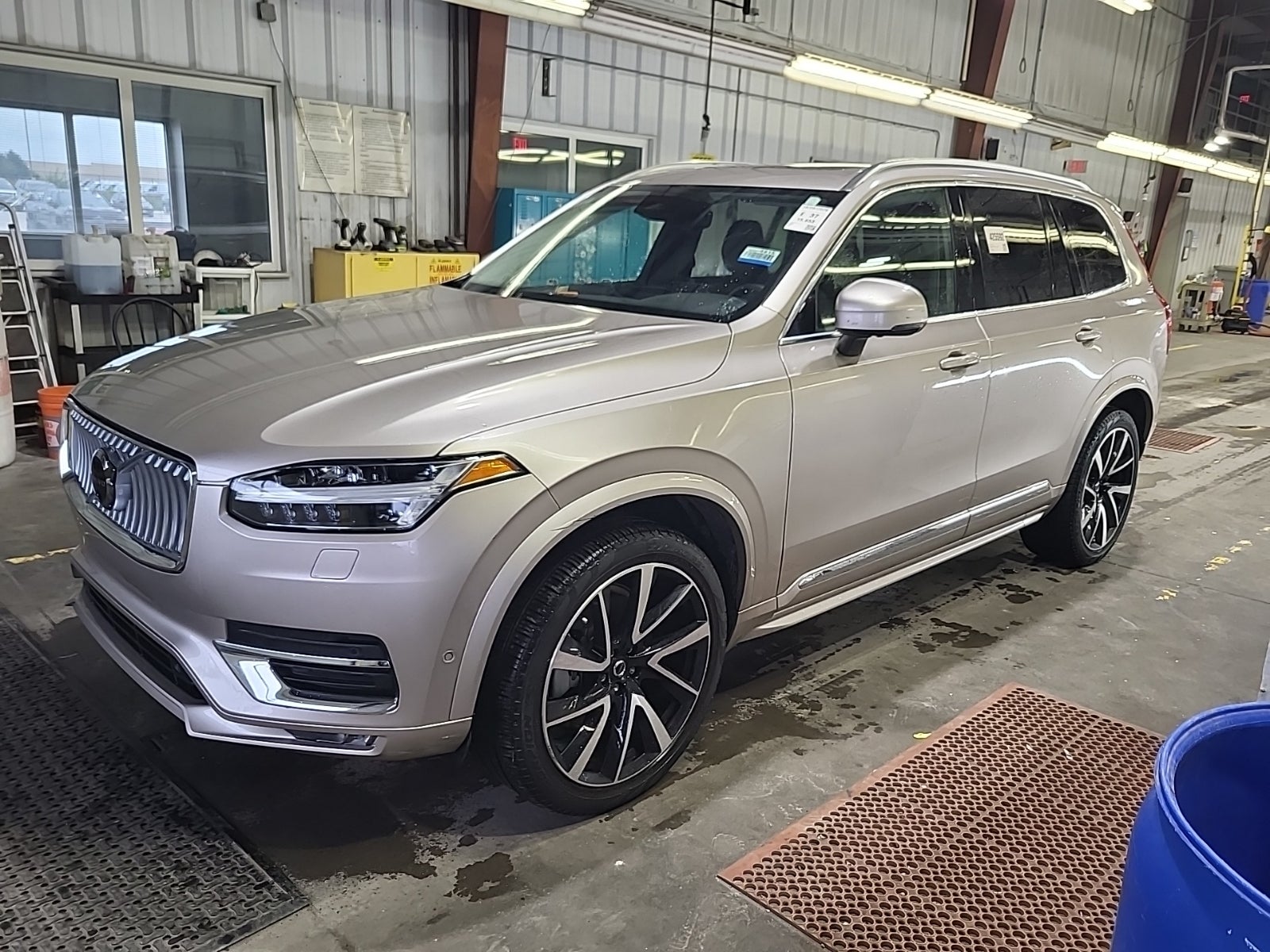 2024 Volvo XC90 Plus Bright Theme