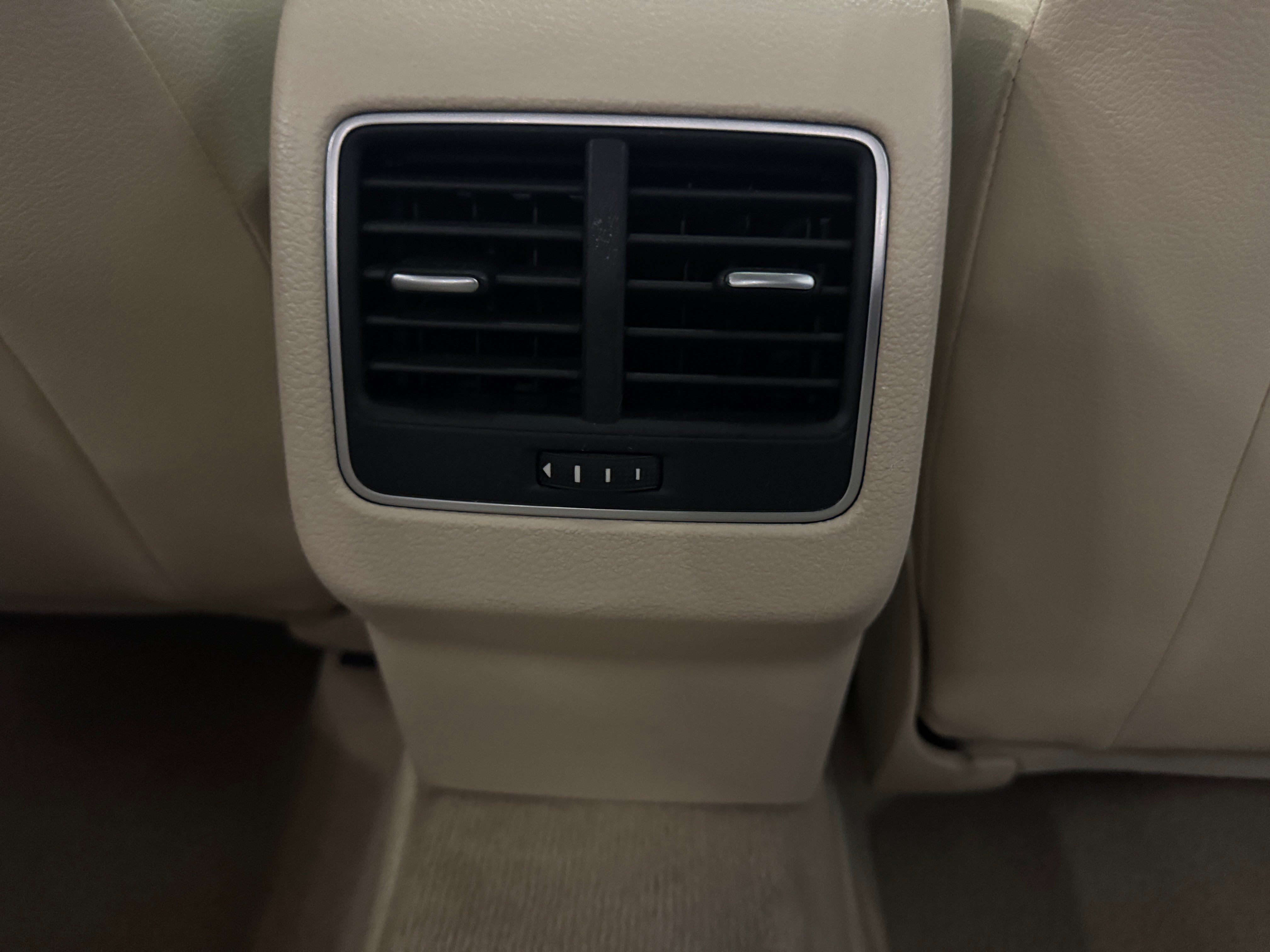 2015 Volkswagen Passat SE
