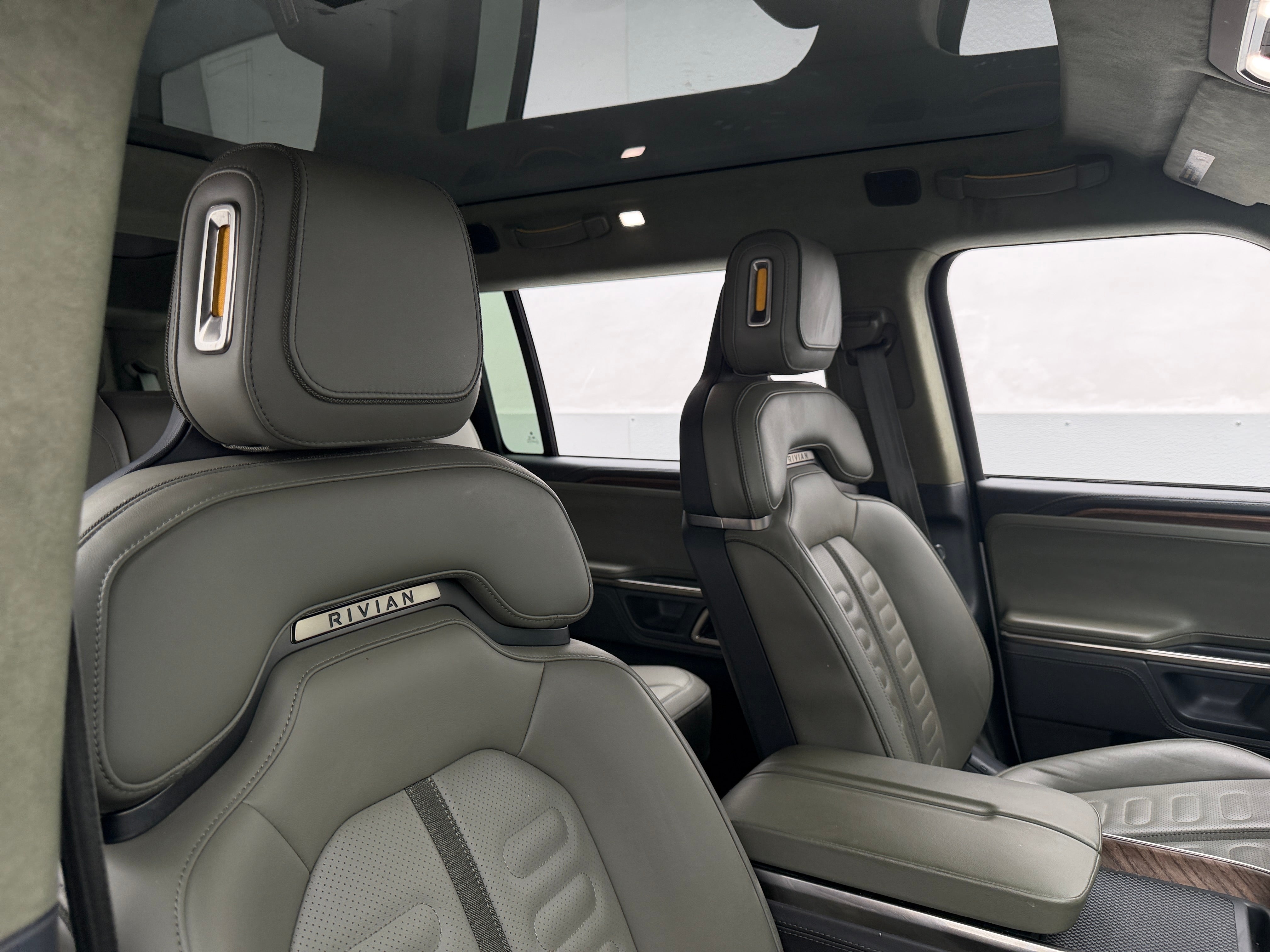 2023 Rivian R1S