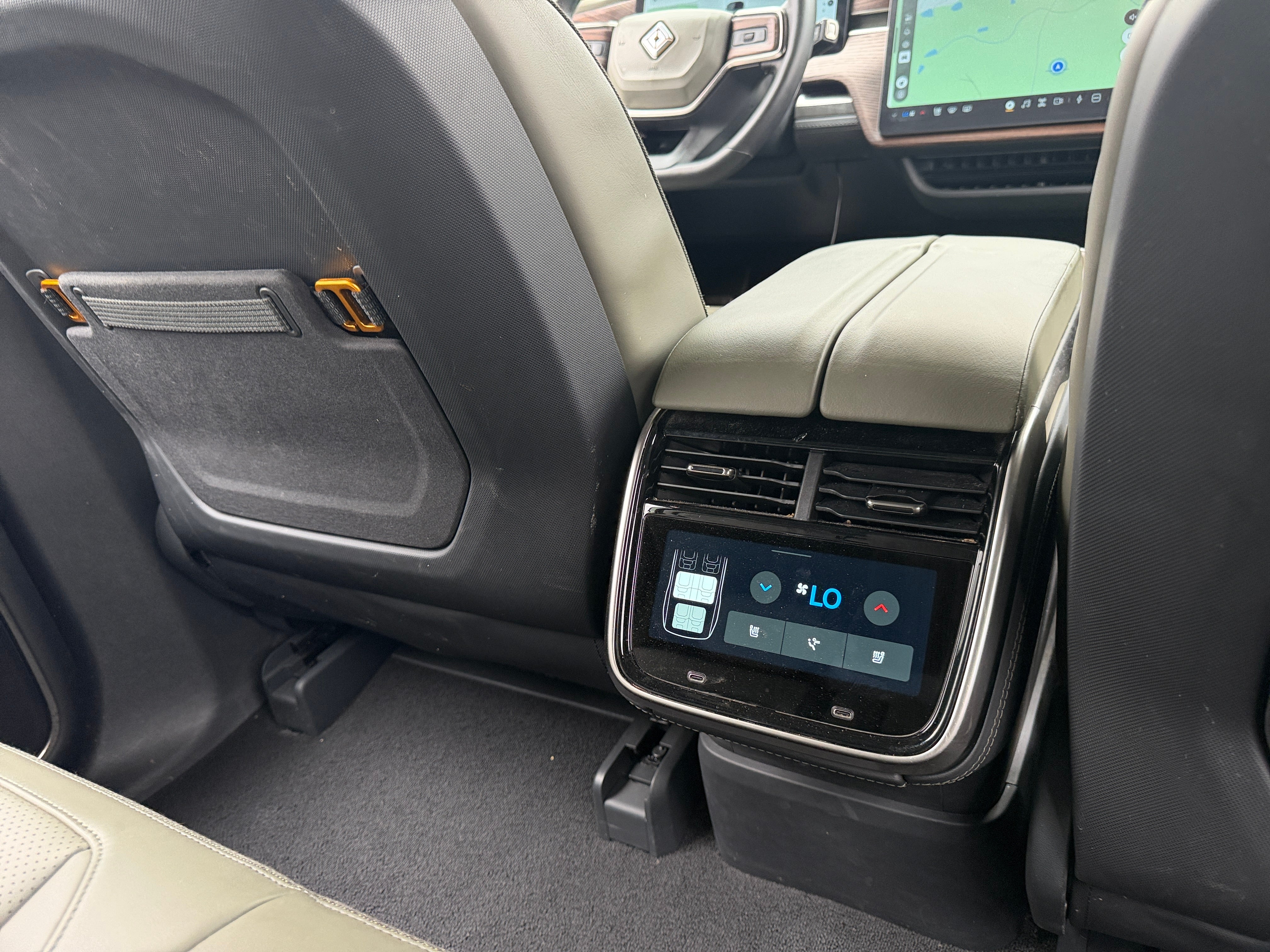 2023 Rivian R1S