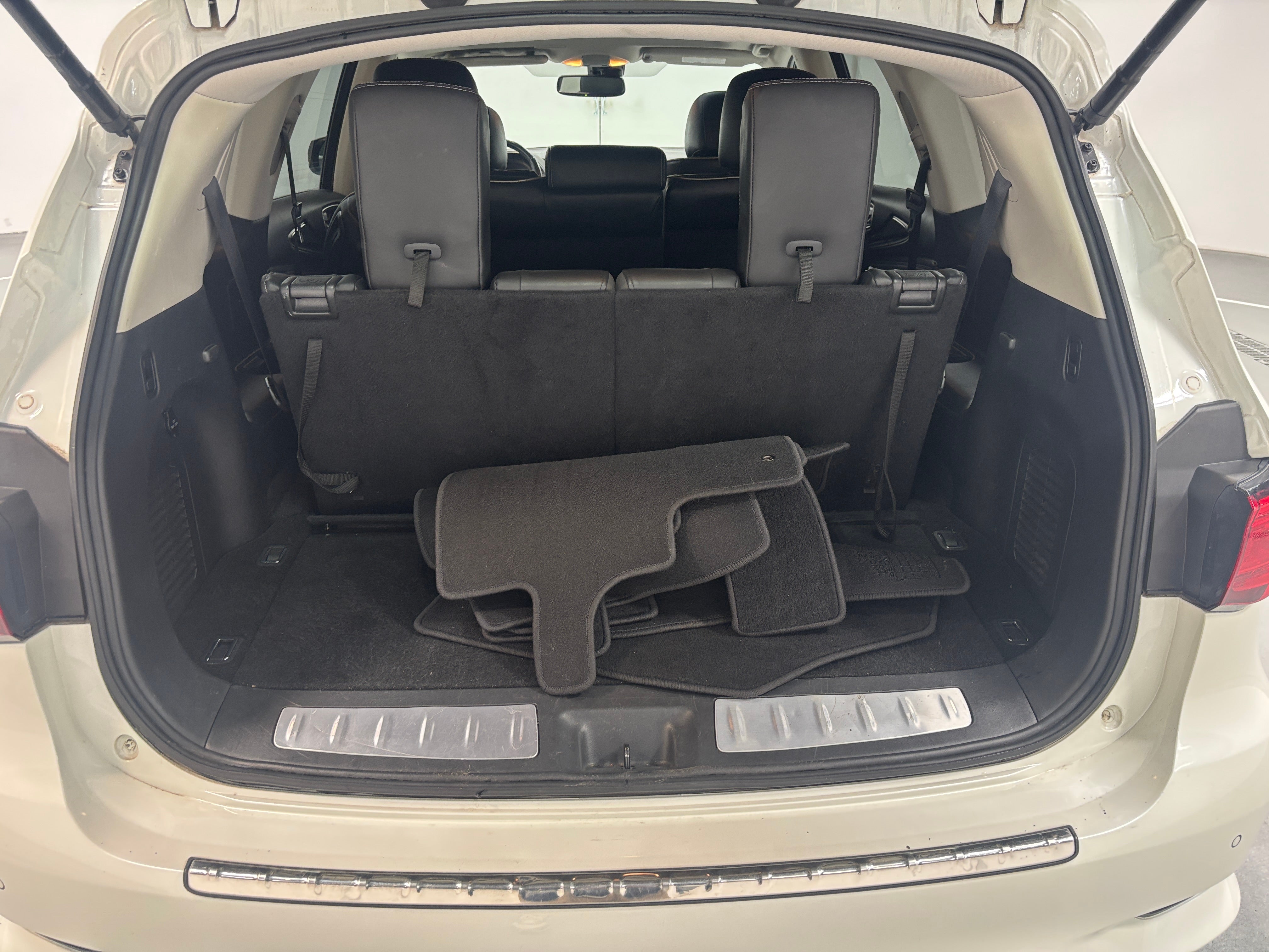 Used 2018 INFINITI QX60 Base with VIN 5N1DL0MN5JC518258 for sale in Pewaukee, WI