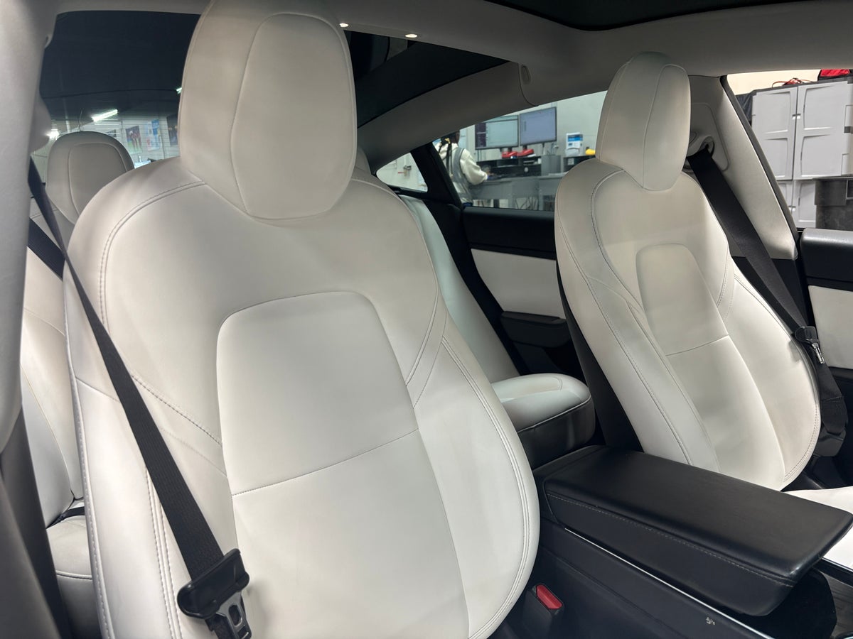 2019 Tesla Model 3 Standard Range Plus in Deep Blue Metallic — photo 2