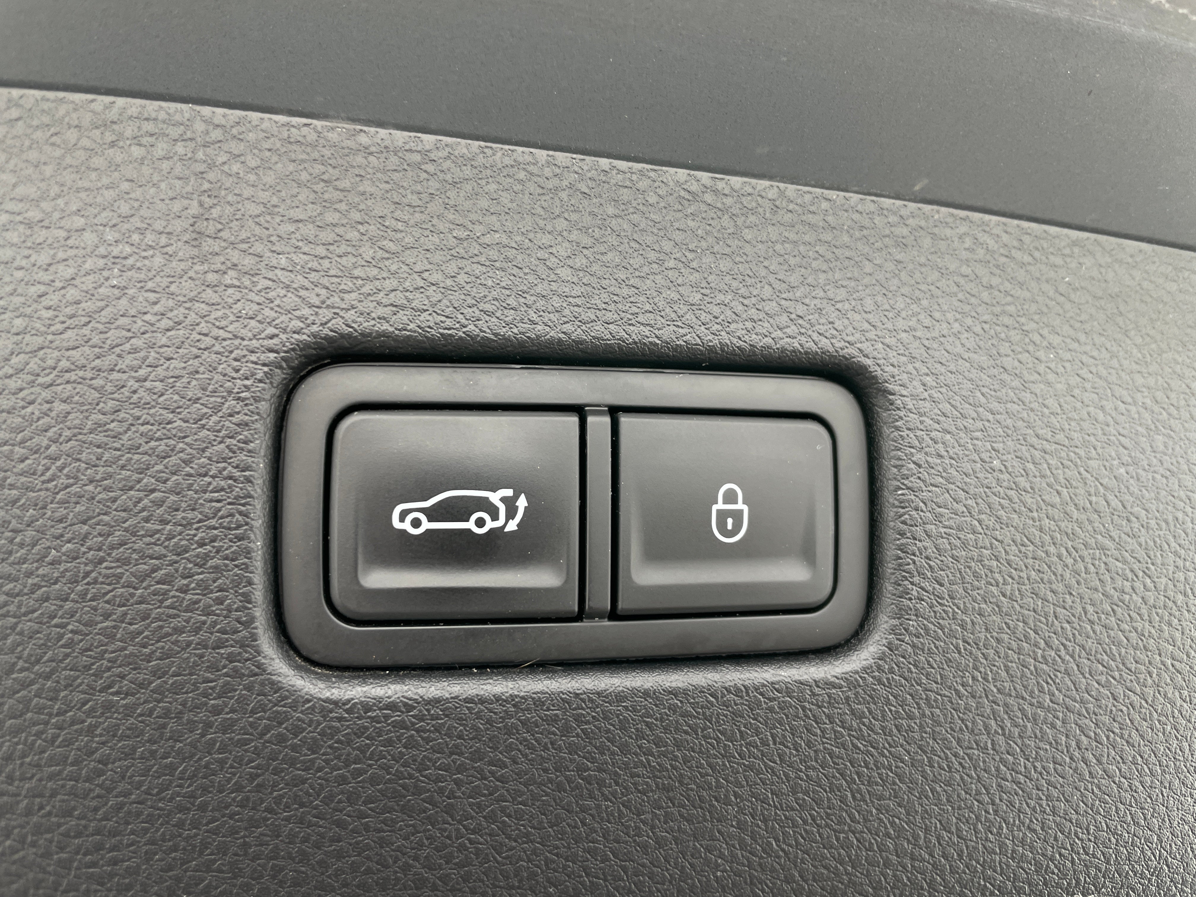2025 GENESIS GV70