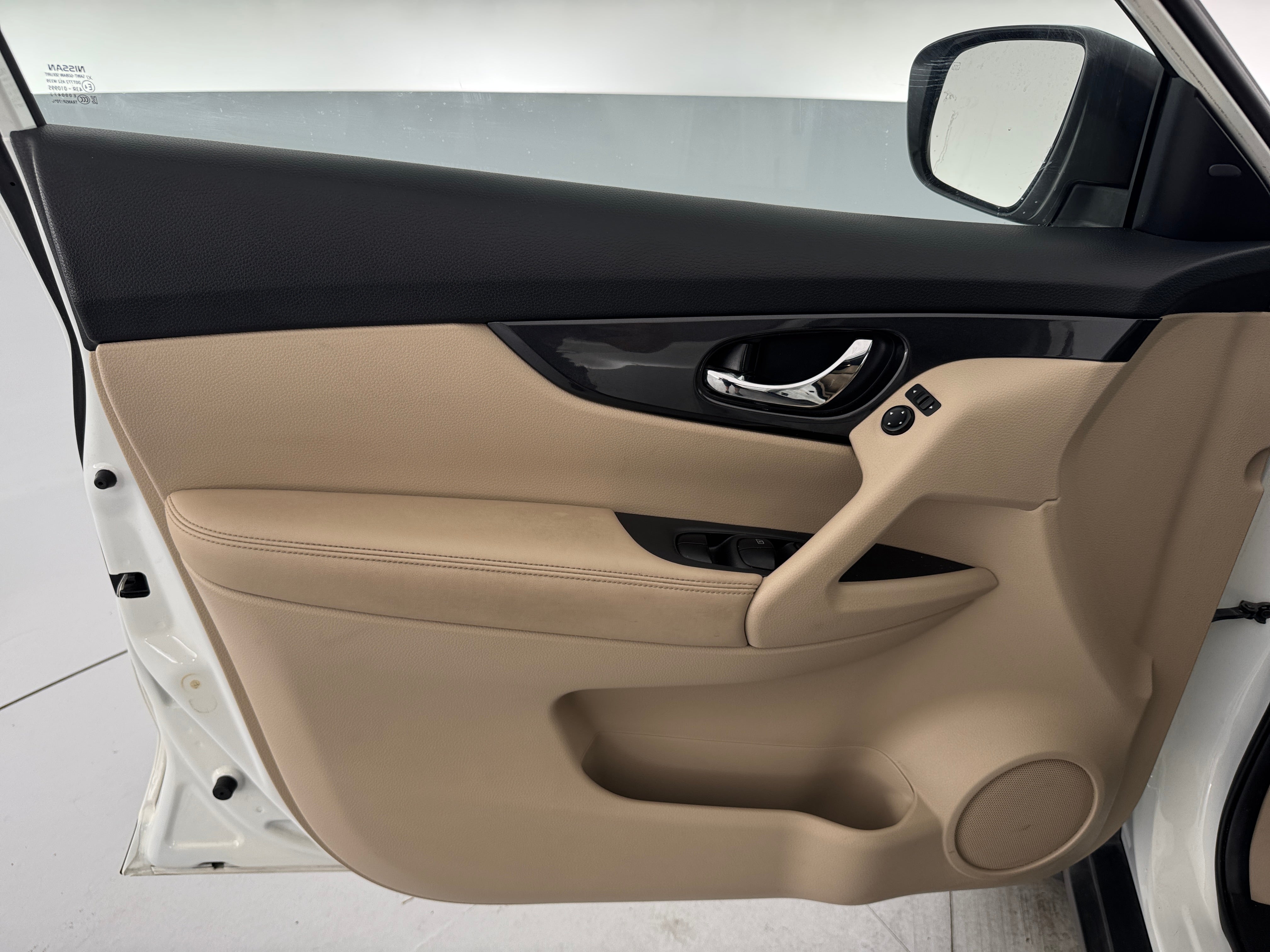 2018 Nissan Rogue SV - Photo 2