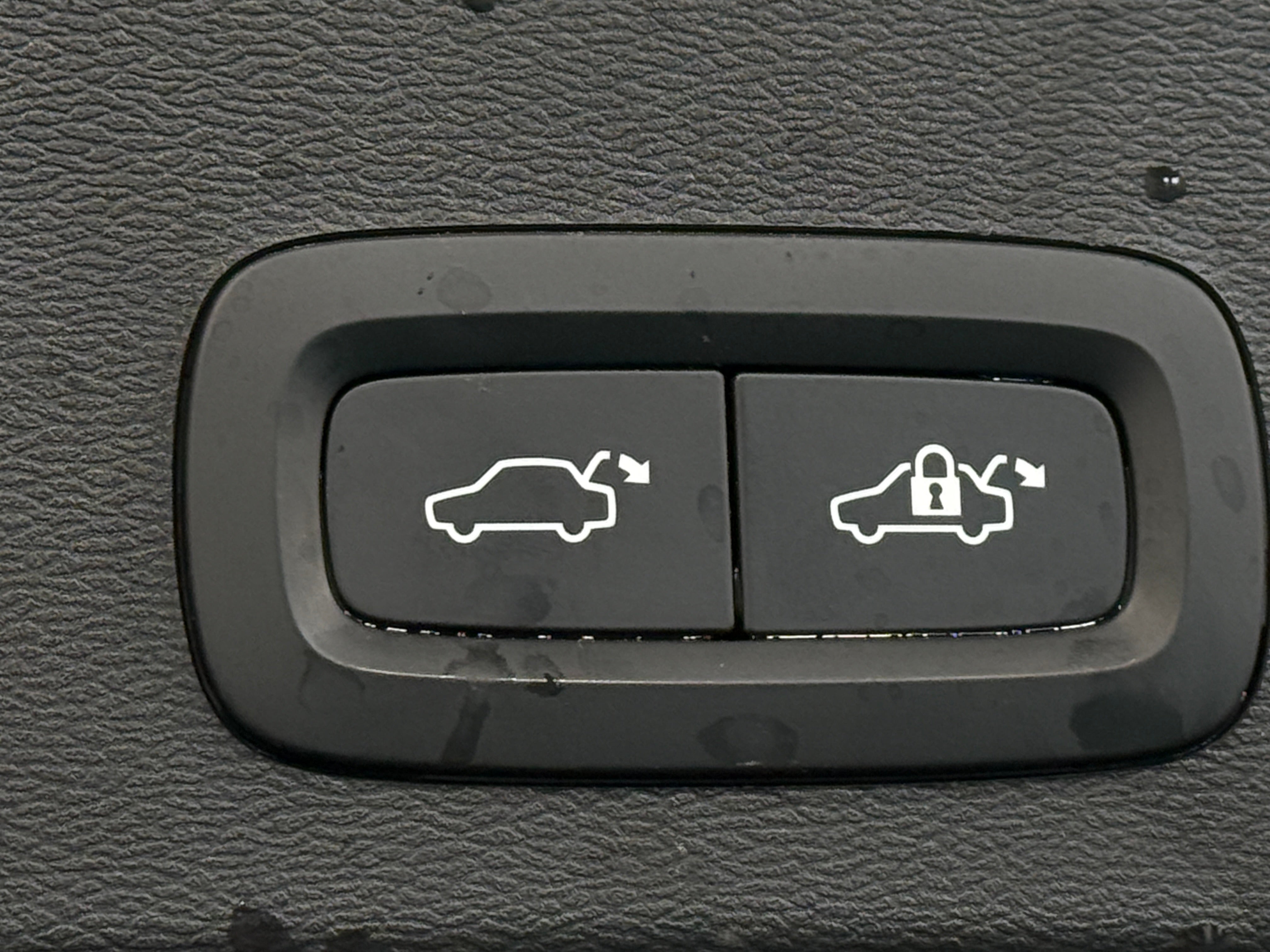 2023 Volvo XC40 Plus