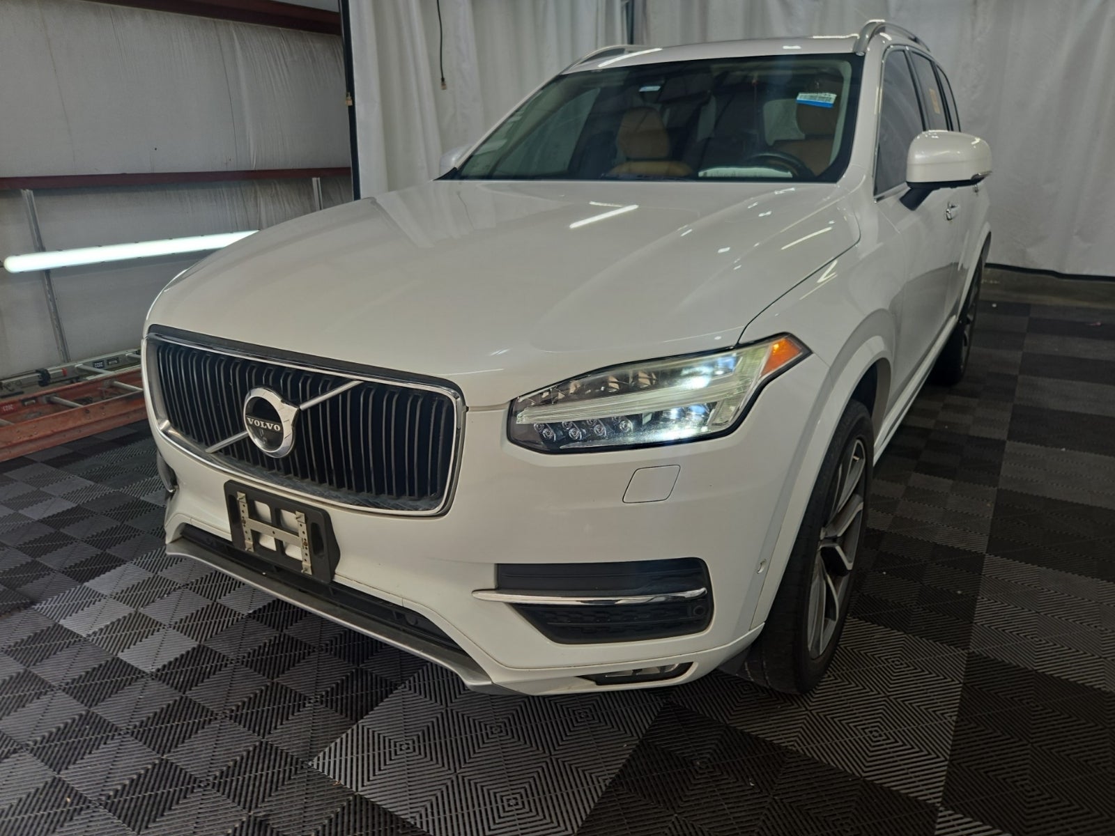 2016 Volvo XC90 T6 Momentum