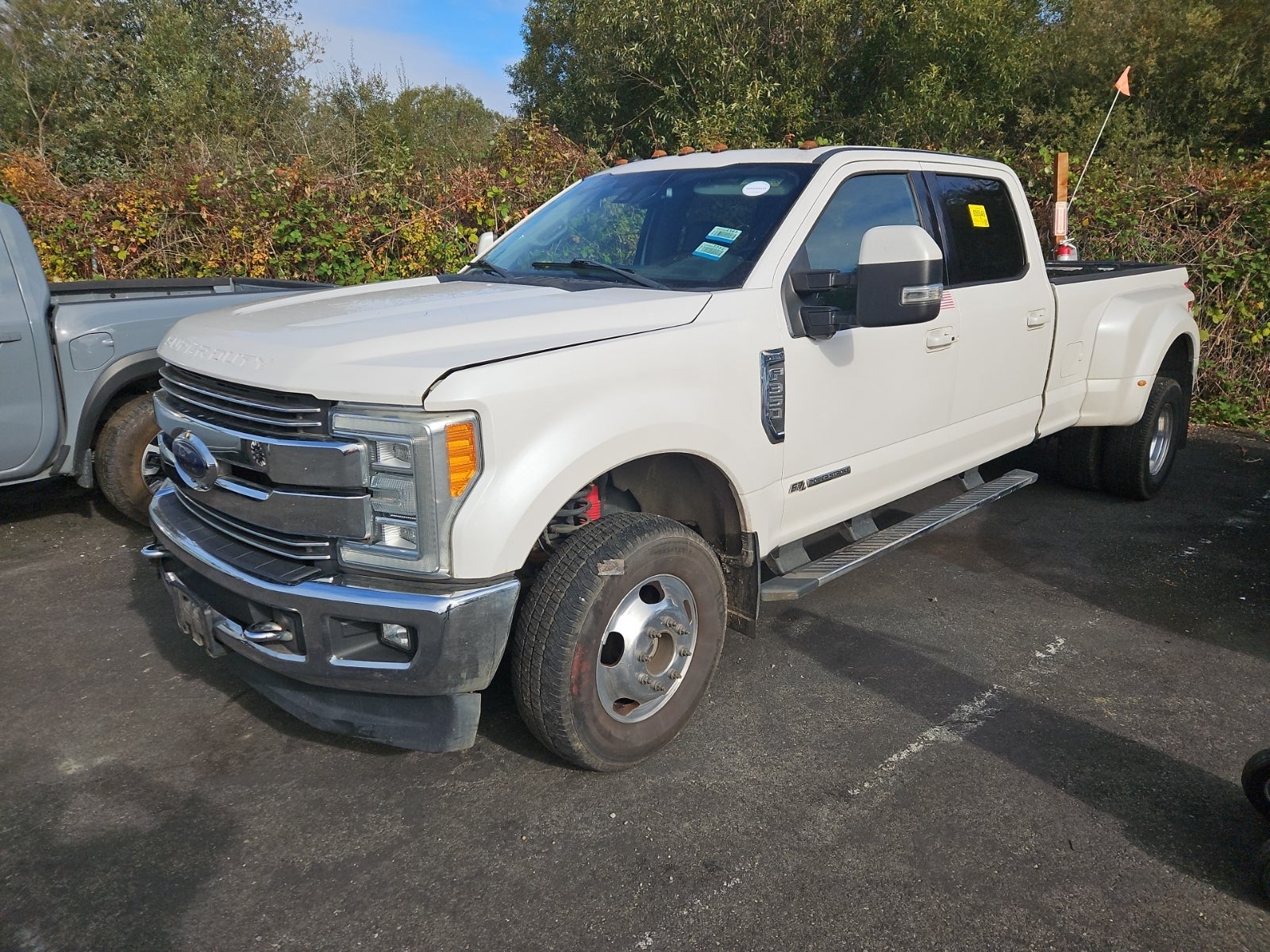 2017 Ford F-350 Lariat 4WD Crew Cab 8' Box