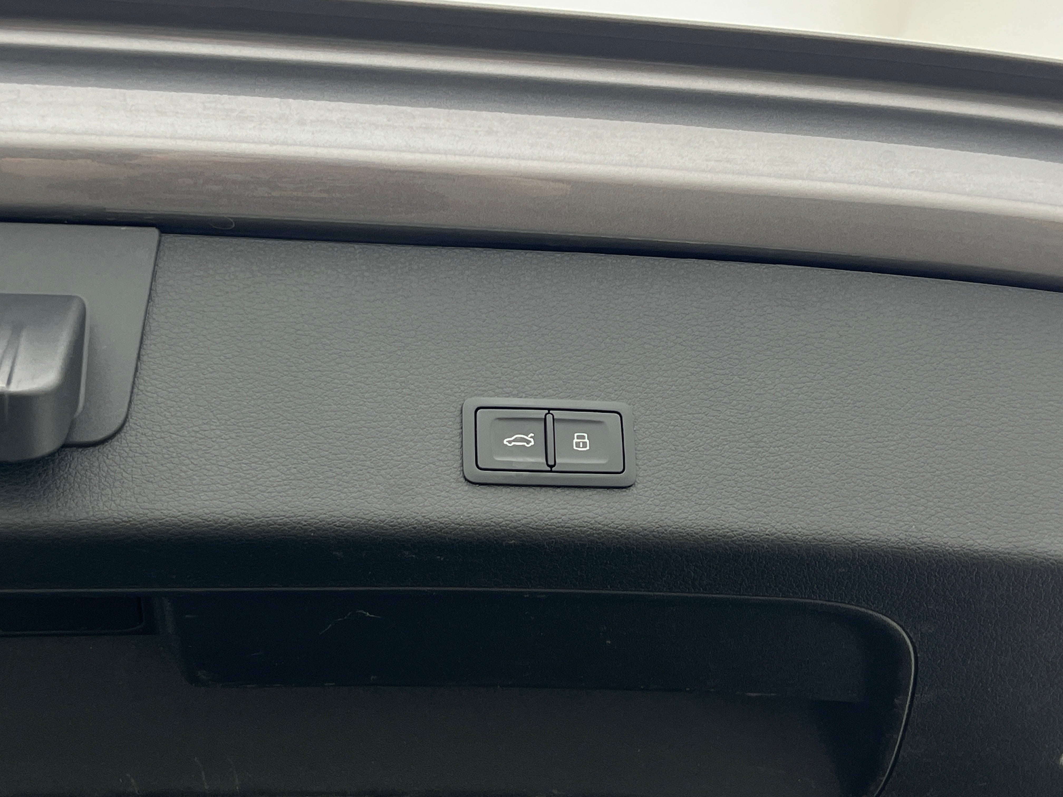 Used 2019 Audi e-tron Prestige with VIN WA1VABGE5KB021864 for sale in Auburn, WA