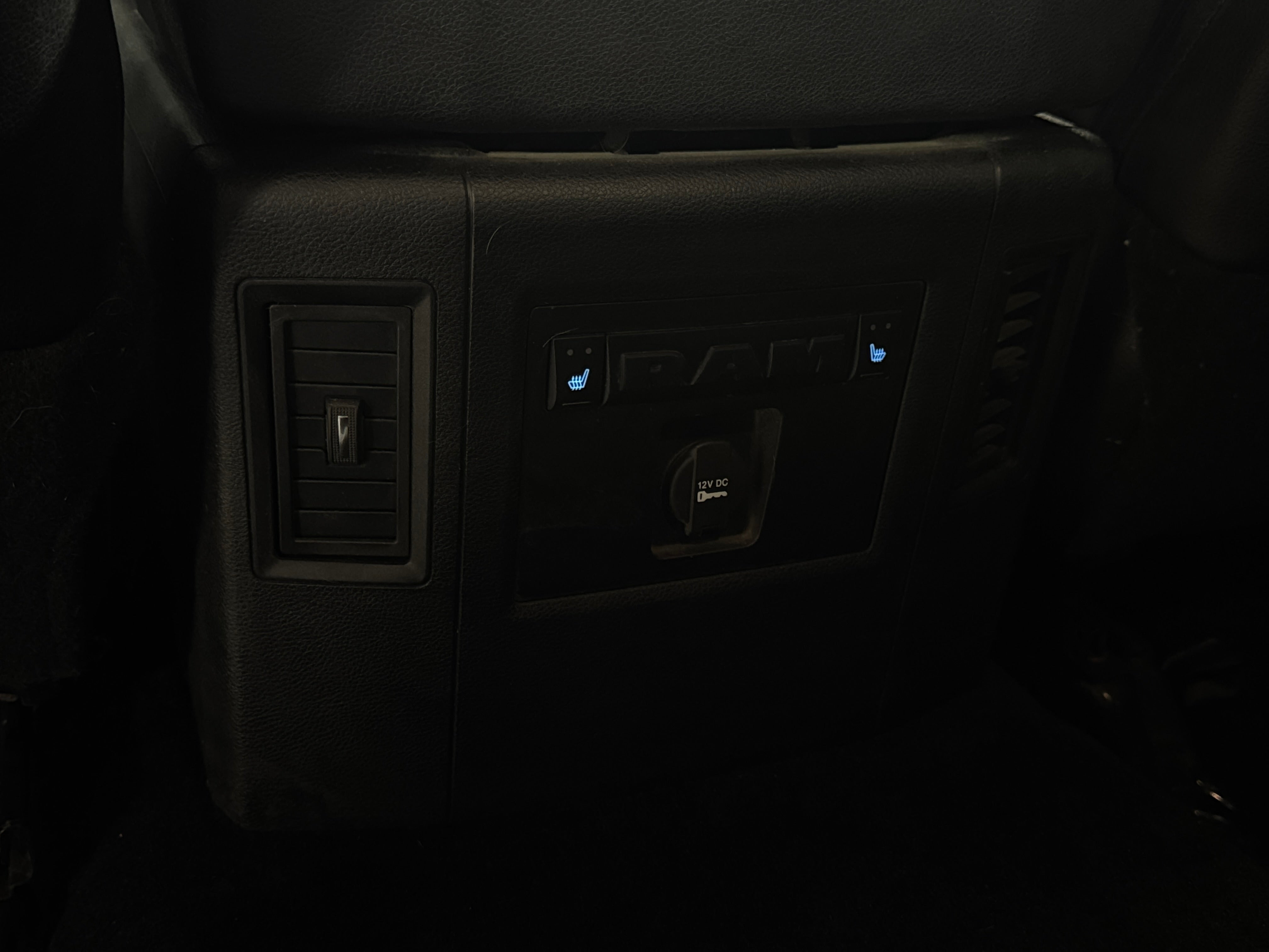 3C6UR5FJ2GG261003