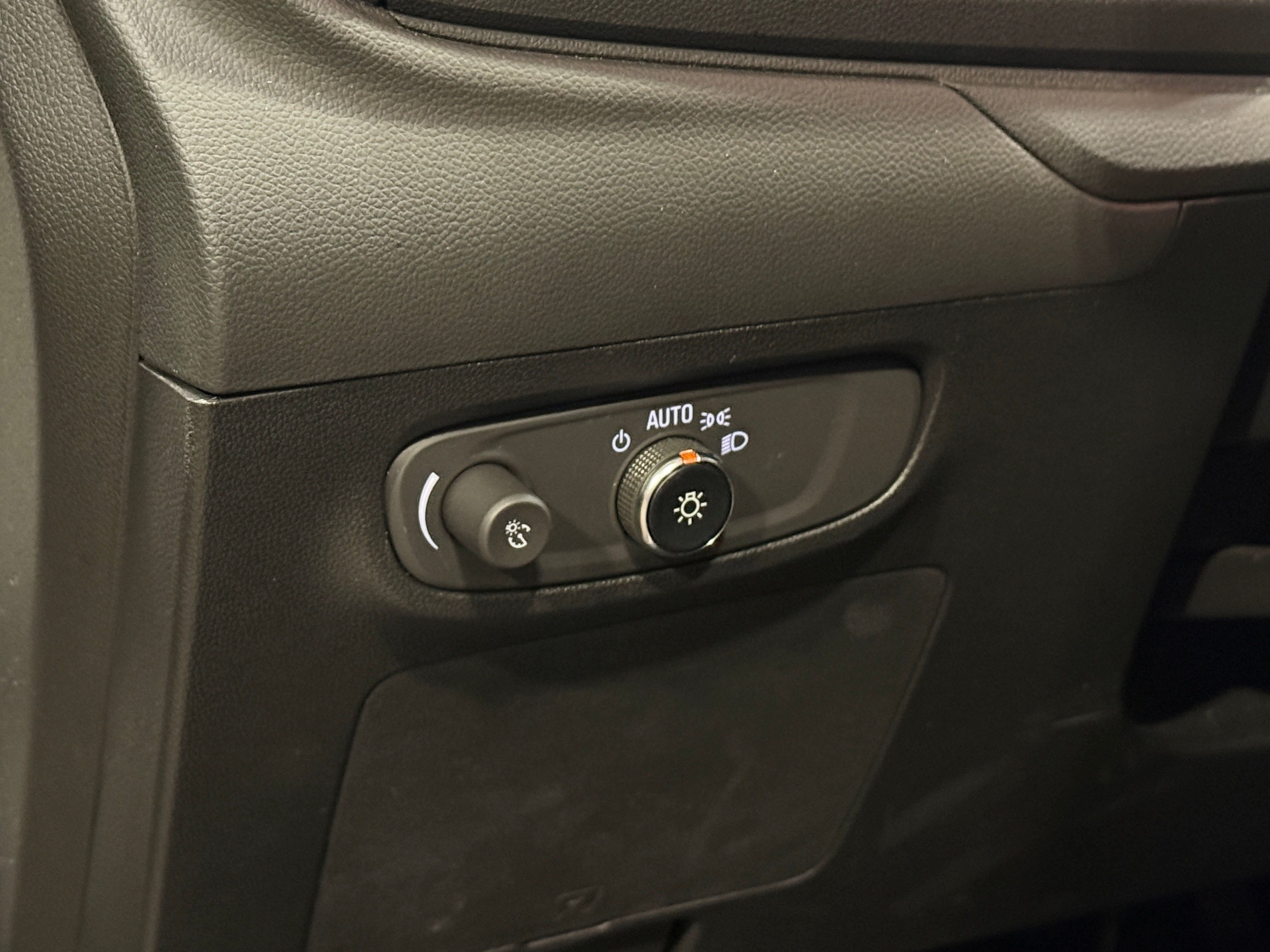 2025 Buick Encore GX Preferred - Photo 2