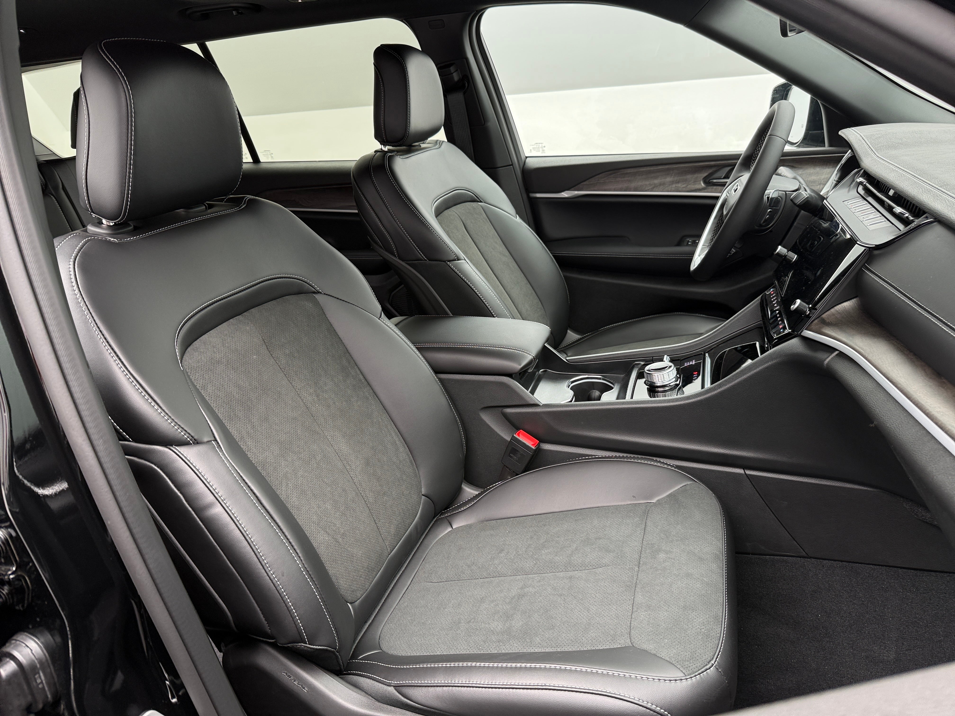 2027 Jeep Grand Cherokee L