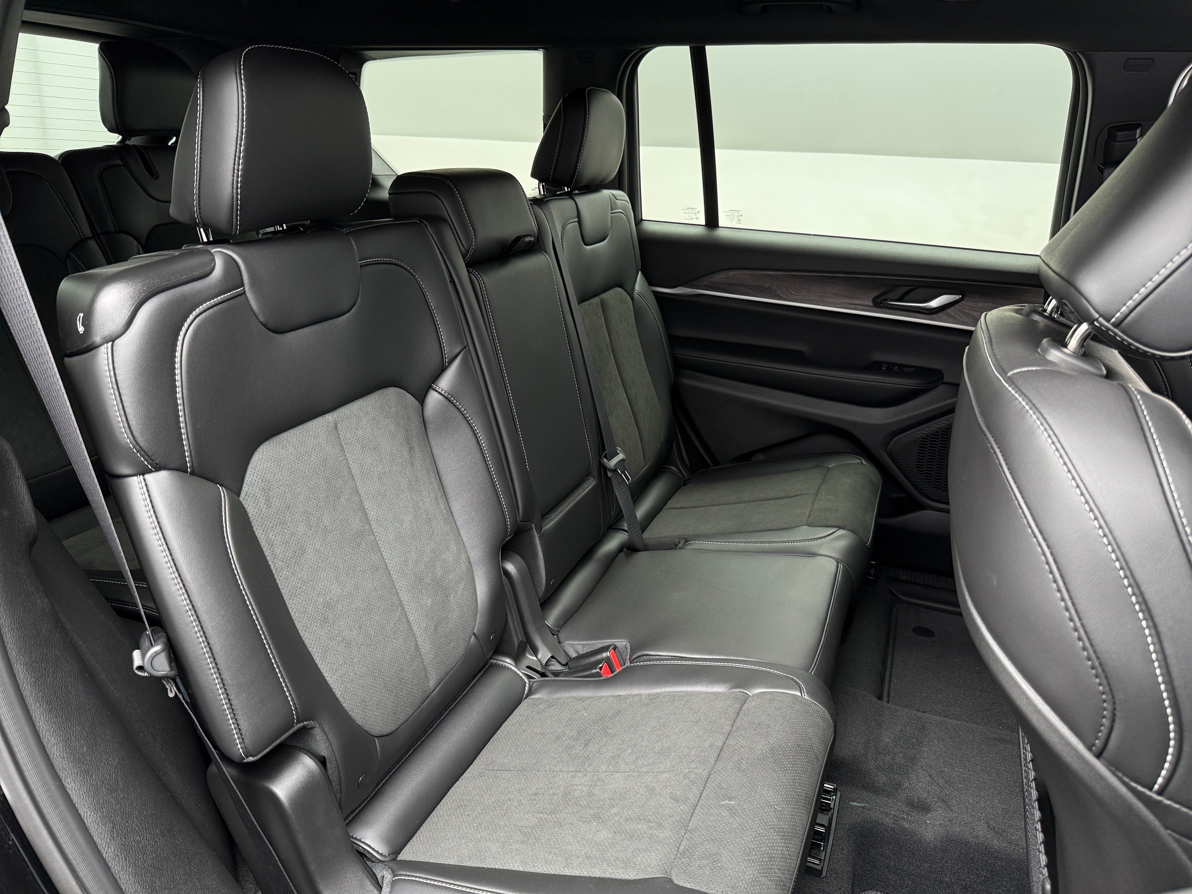 2027 Jeep Grand Cherokee L