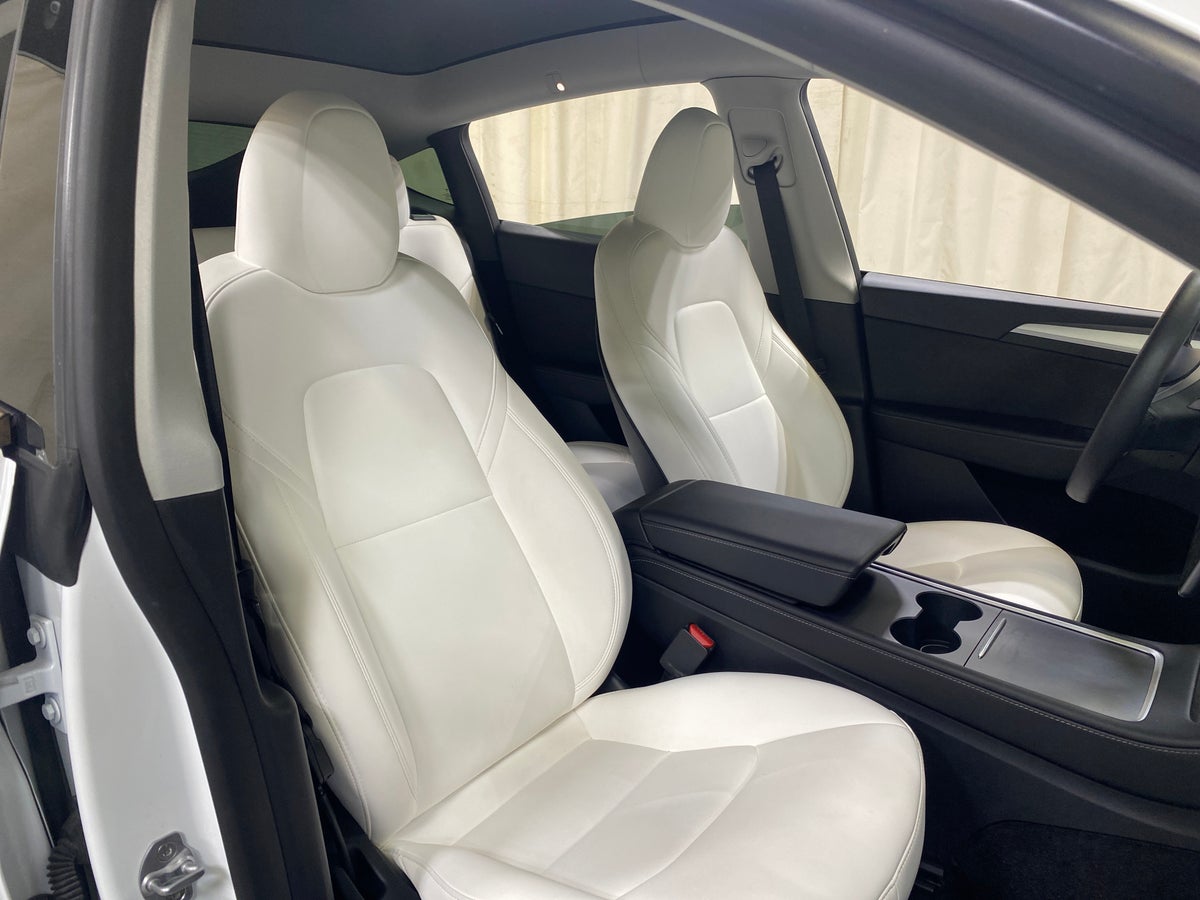 2023 Tesla Model Y Performance All-Wheel Drive in Pearl White — photo 2