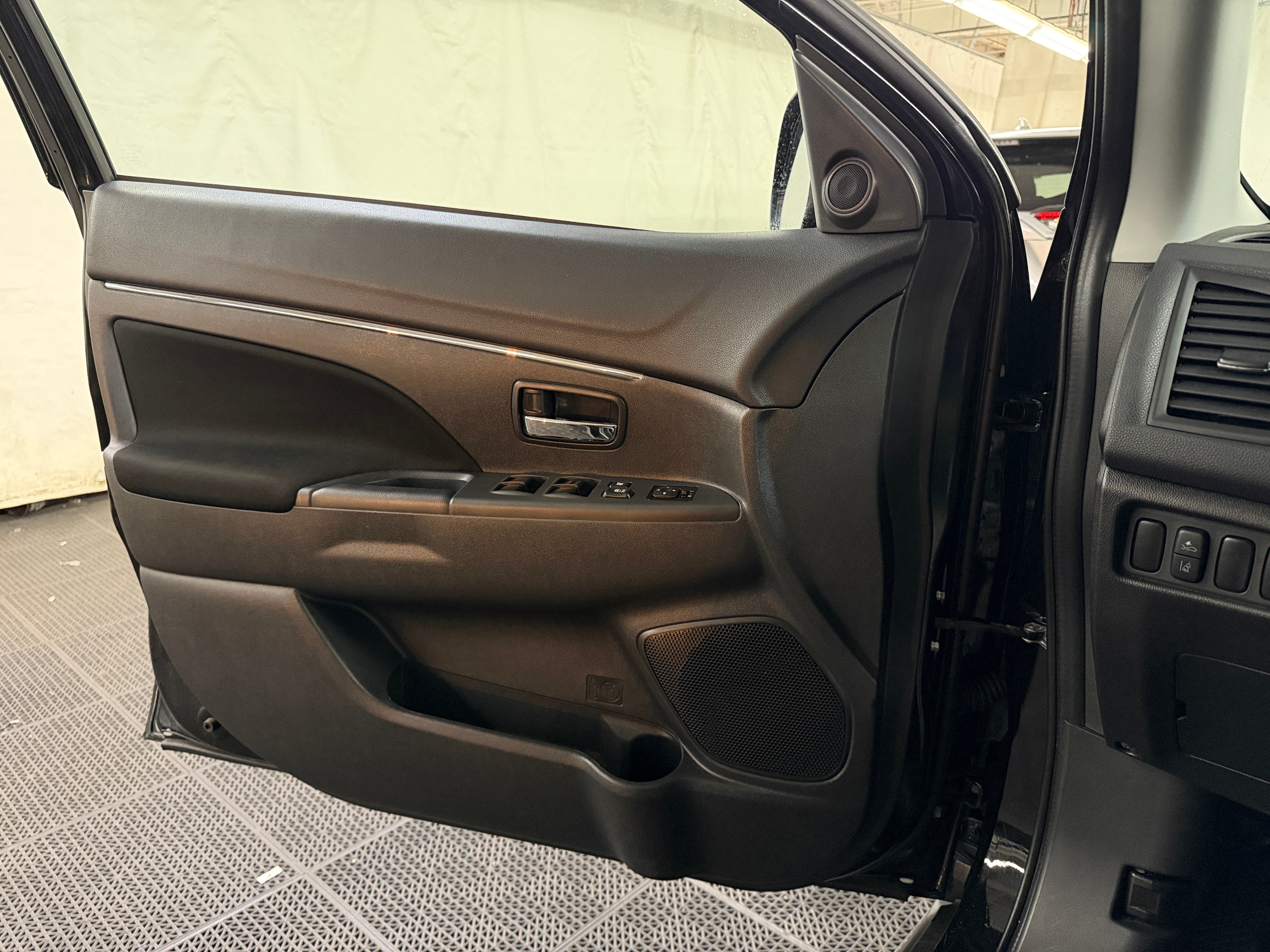 2025 Mitsubishi Outlander Sport ES