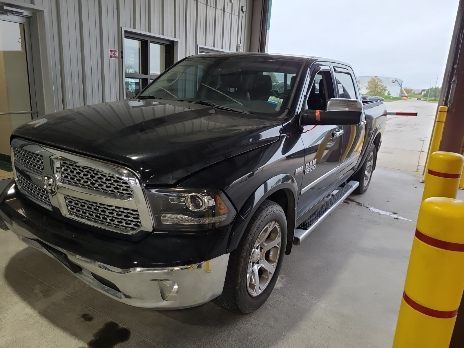 2013 Ram 1500 4WD Crew Cab 140.5" Laramie
