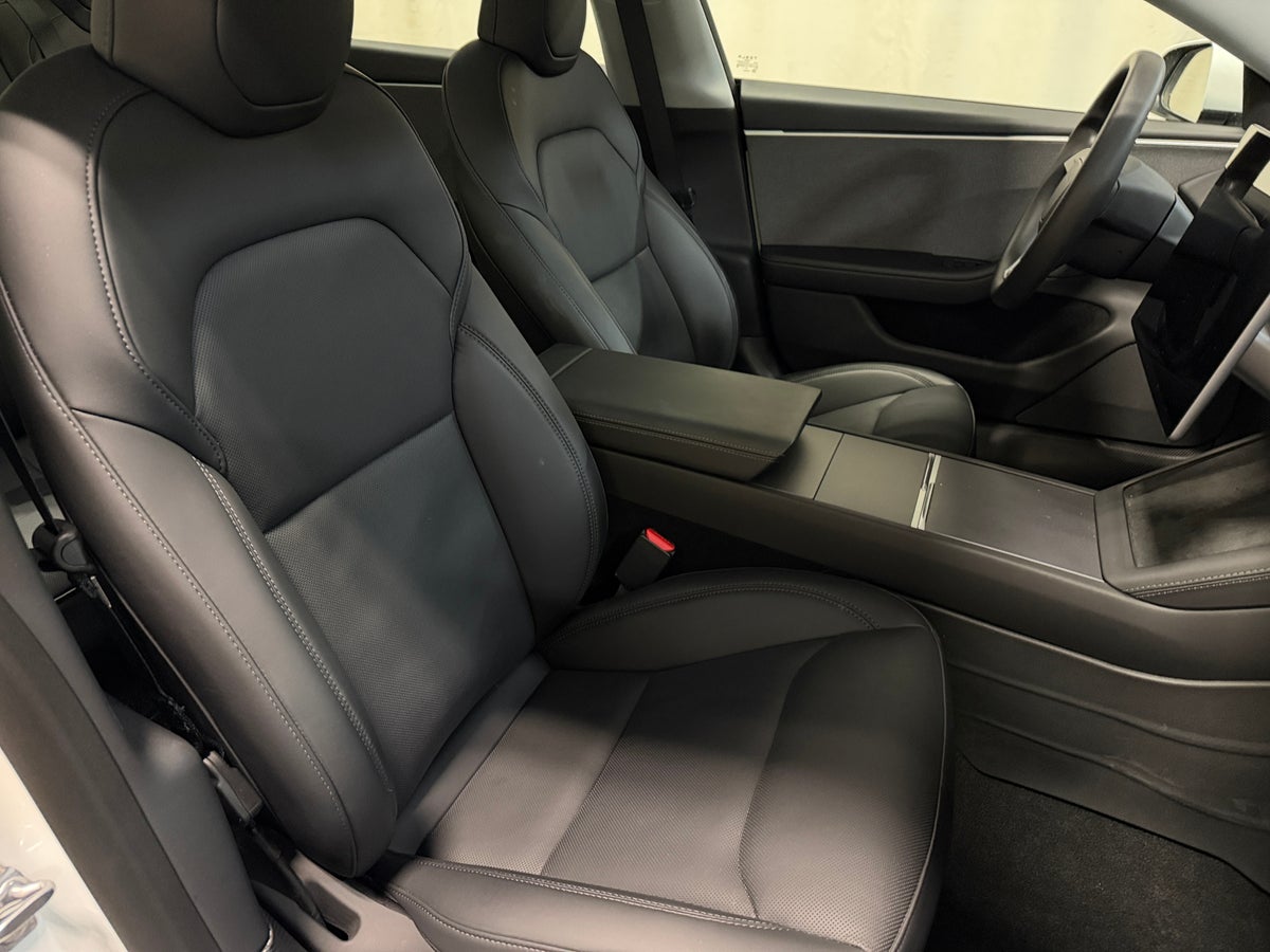 2025 Tesla Model 3 Long Range Rear-Wheel Drive in Pearl White — photo 2