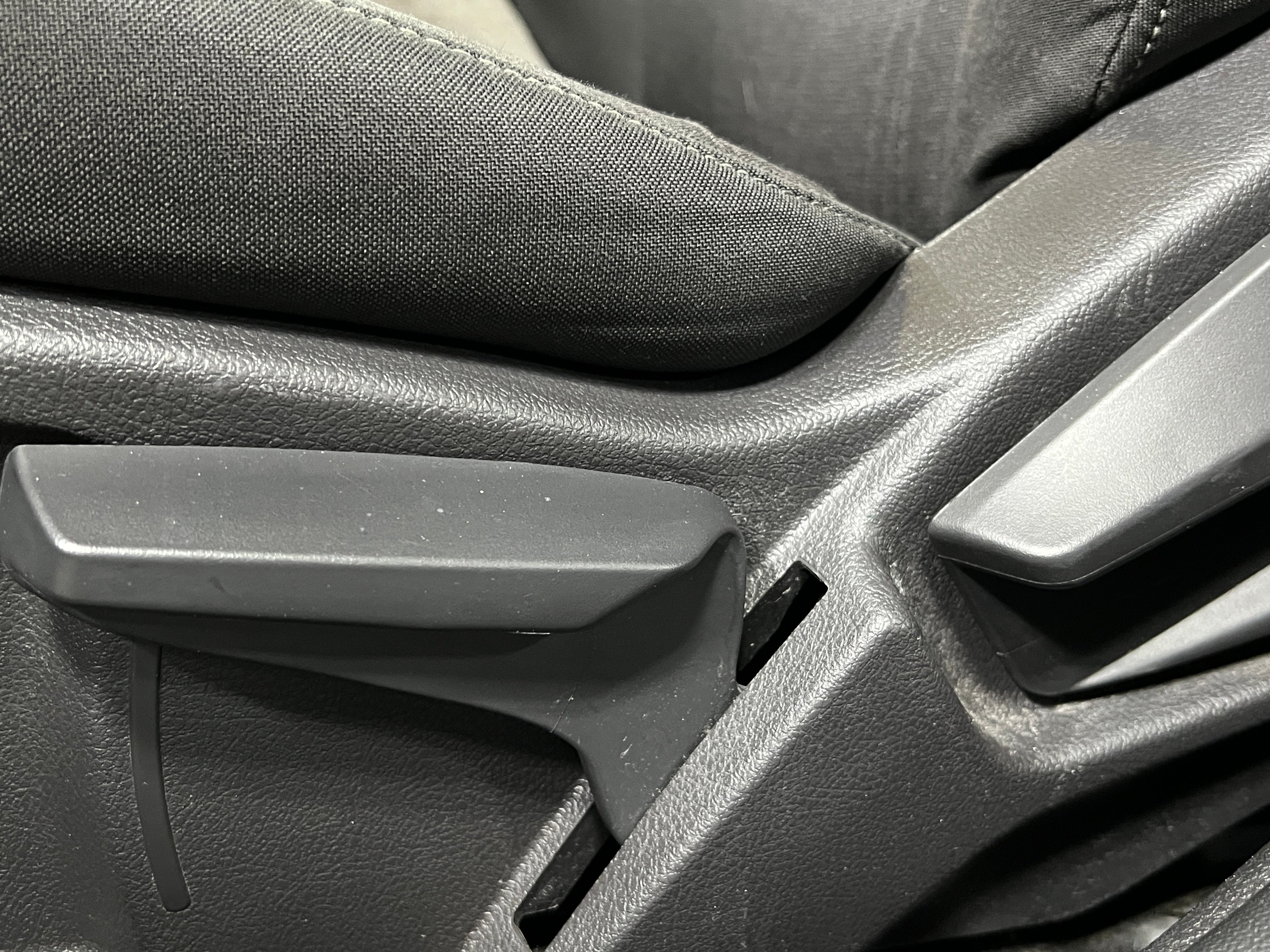 Used 2015 Ford Focus SE with VIN 1FADP3FE9FL342061 for sale in Pewaukee, WI