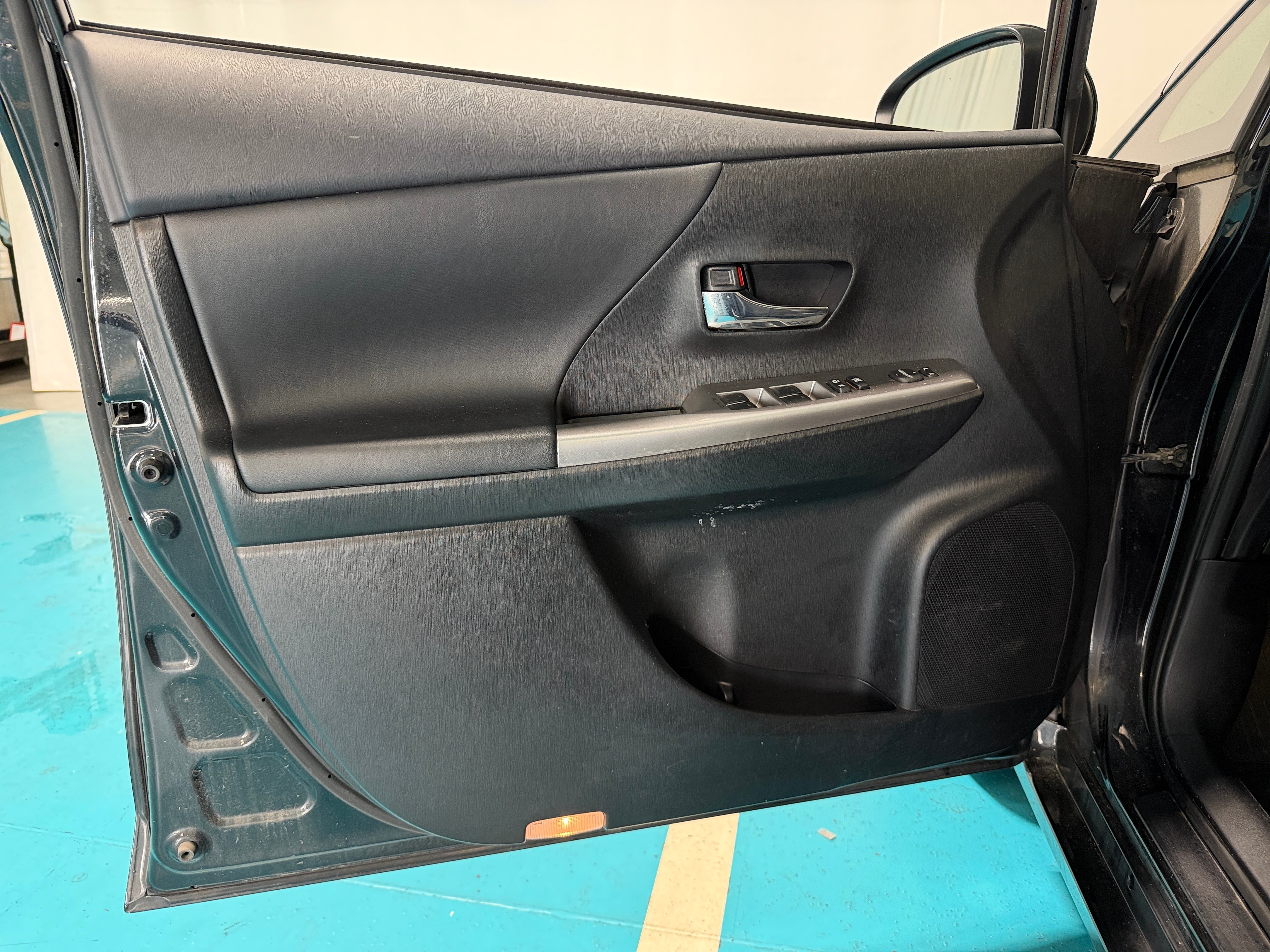 2016 Toyota Prius v