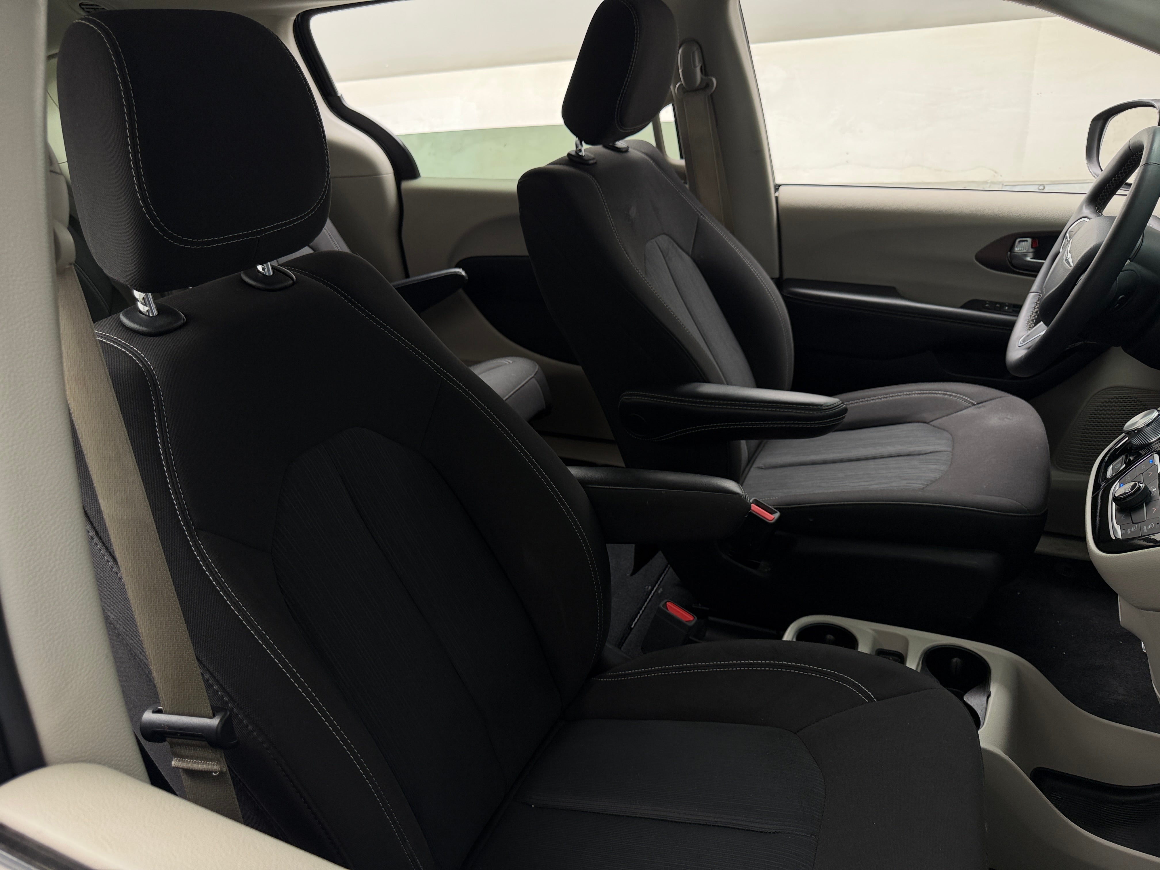2024 Chrysler Voyager