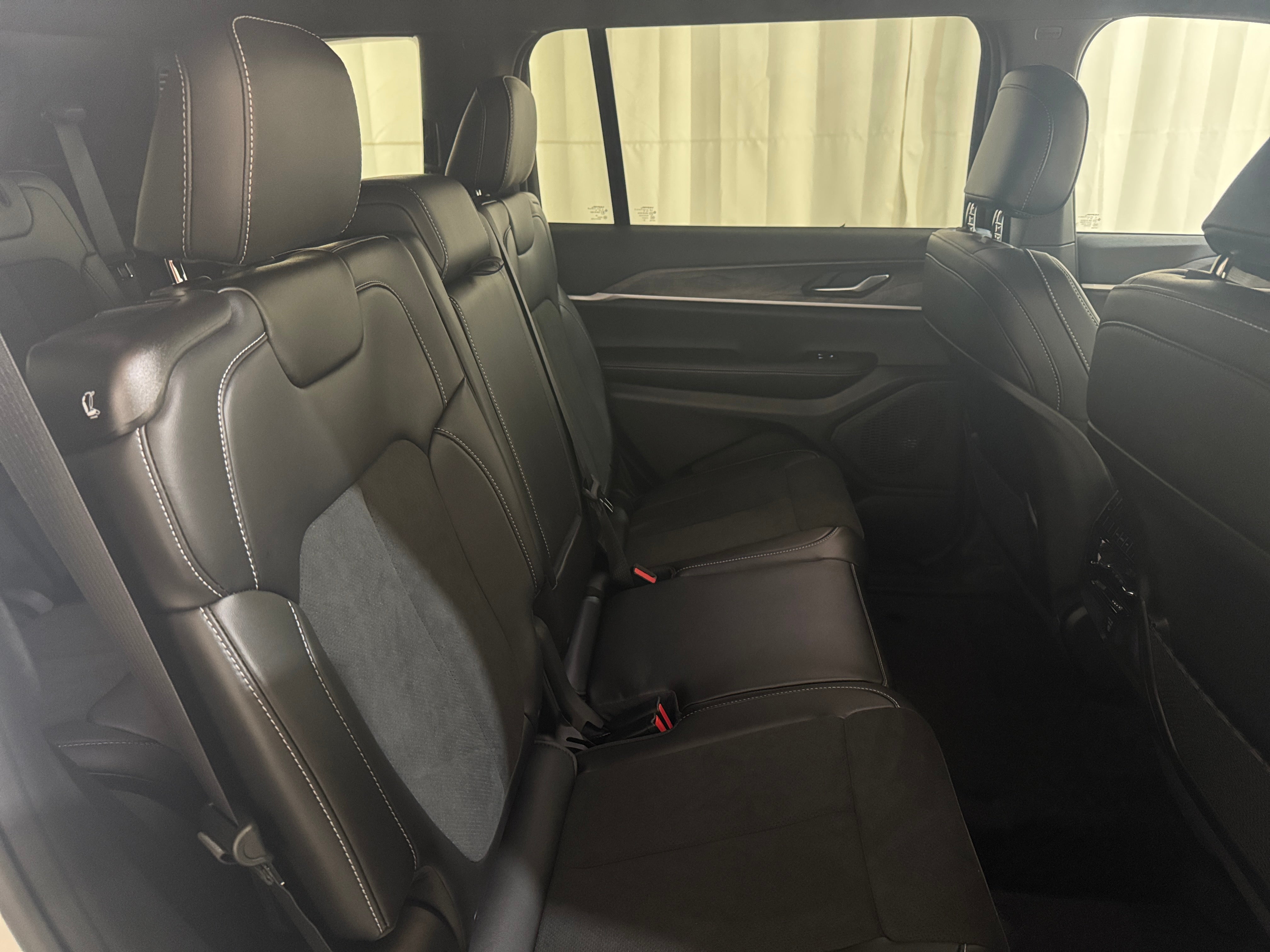 2027 Jeep Grand Cherokee L