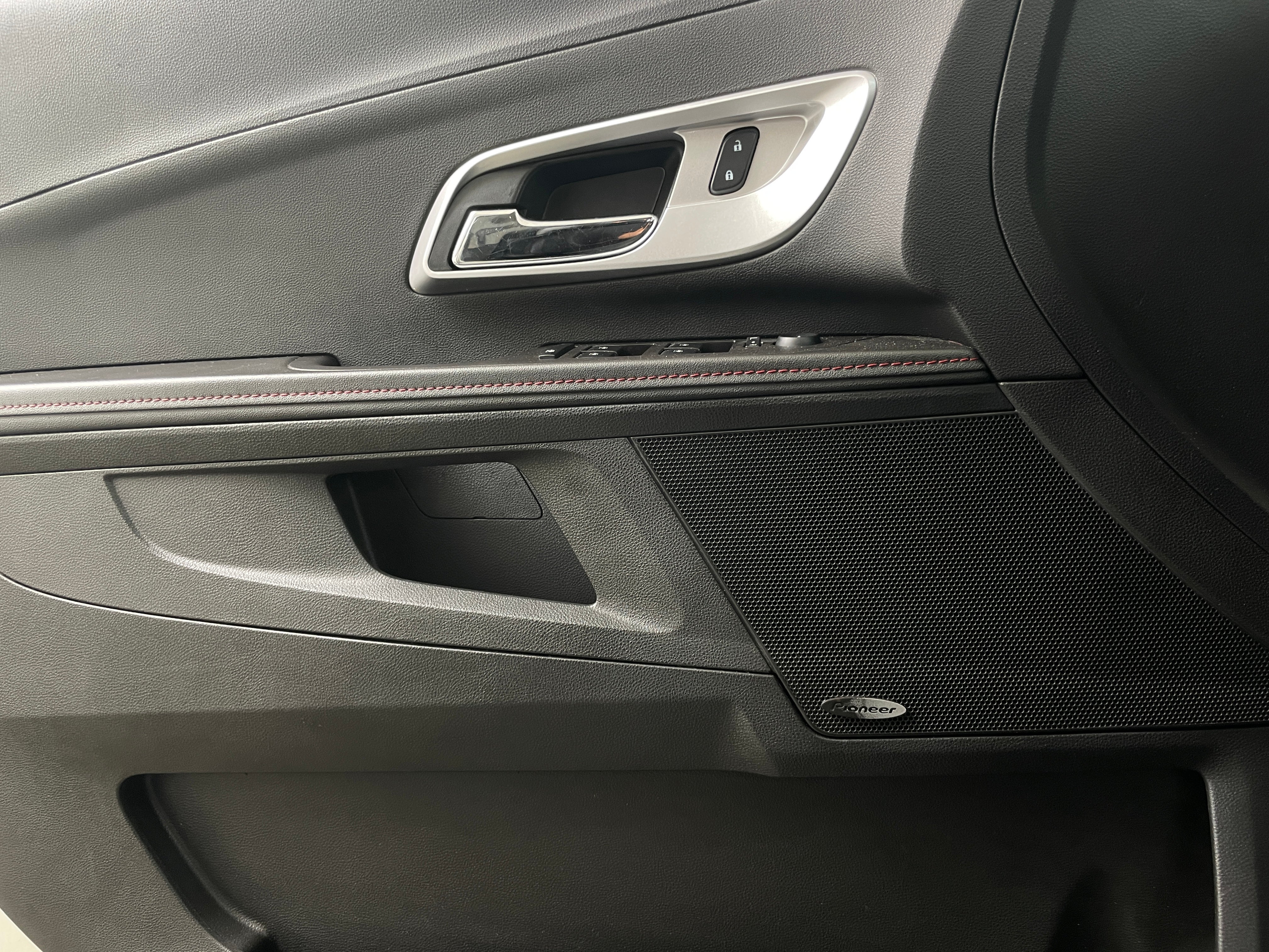 Used 2014 Chevrolet Equinox 2LT with VIN 1GNFLGEK4EZ137327 for sale in Pewaukee, WI