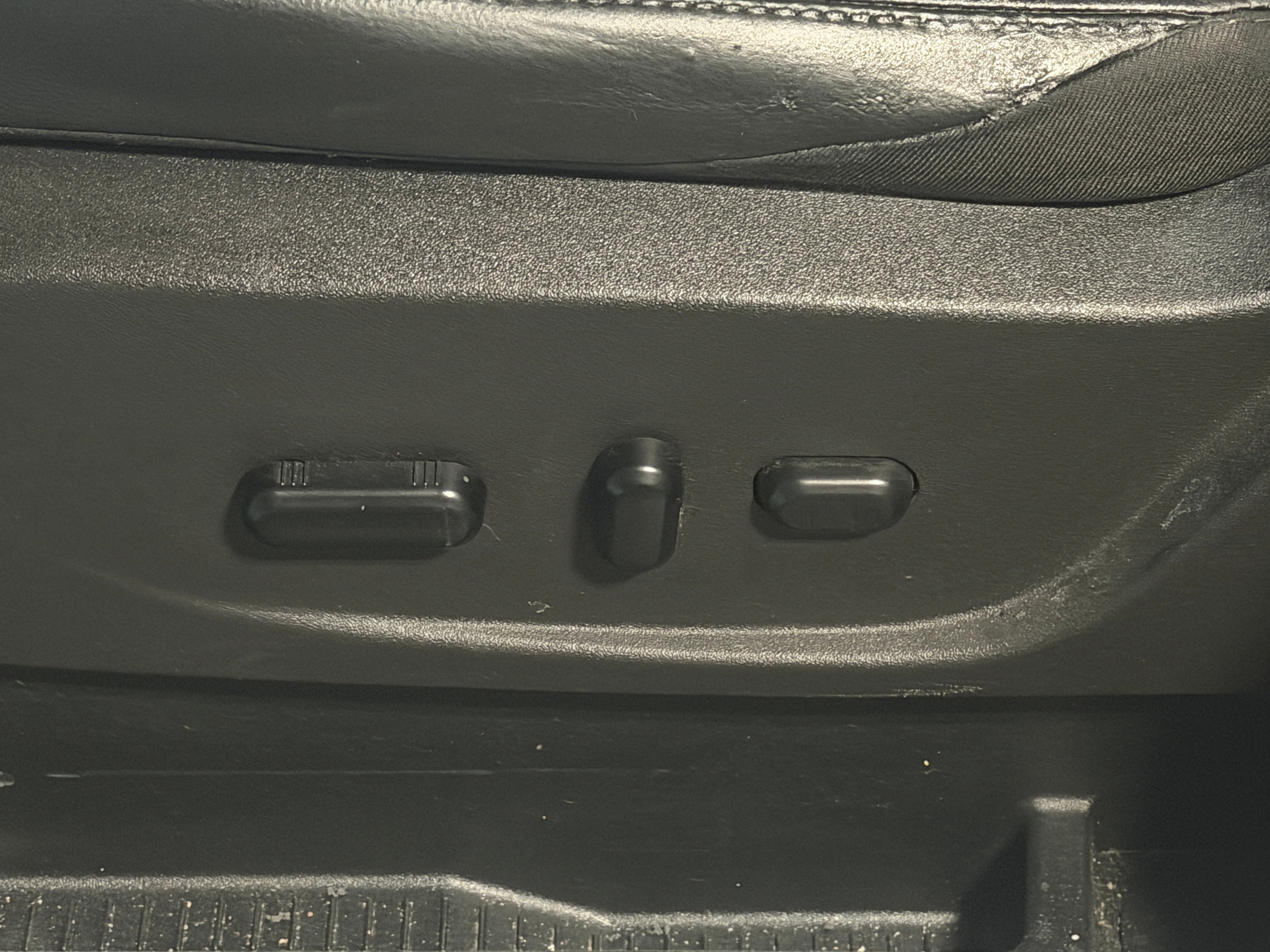 Used 2019 Ford Escape SE with VIN 1FMCU0GD7KUB01974 for sale in Pewaukee, WI