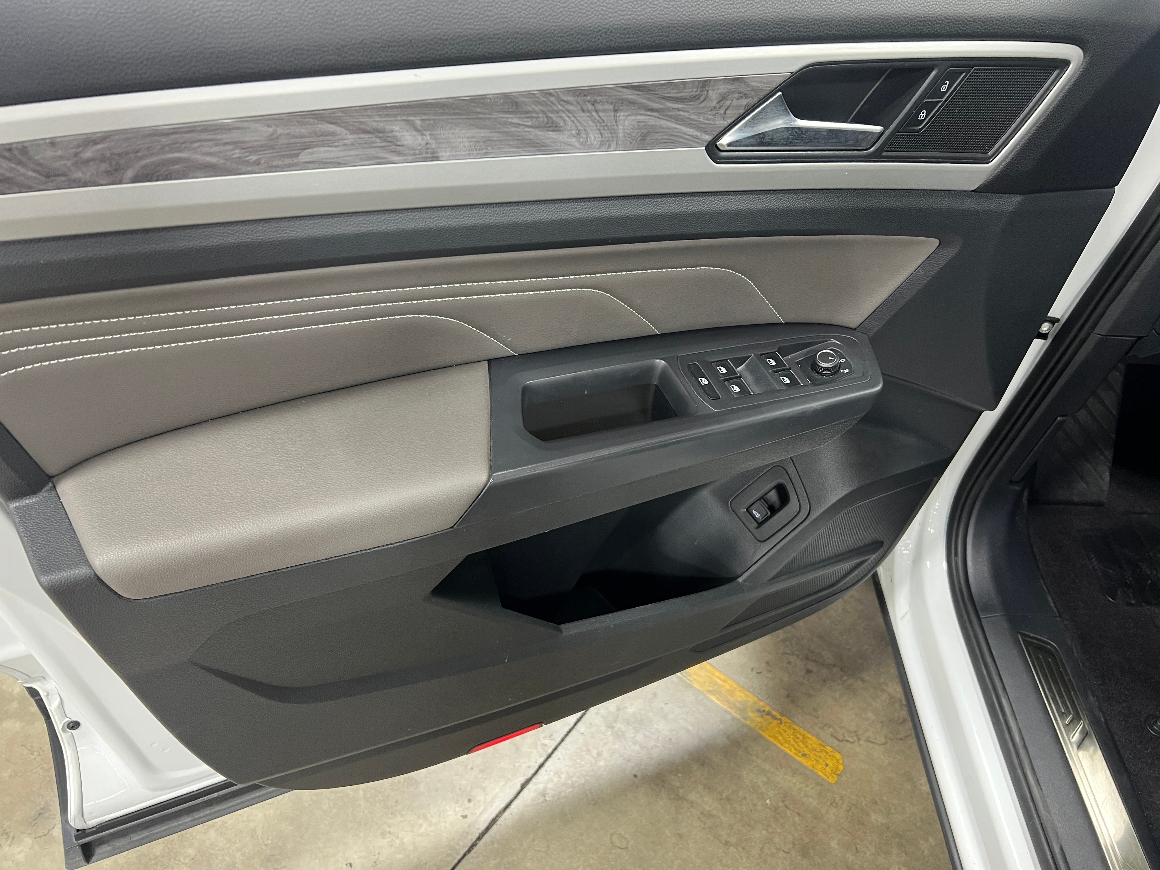 2021 Volkswagen Atlas Cross Sport SE w/Tech