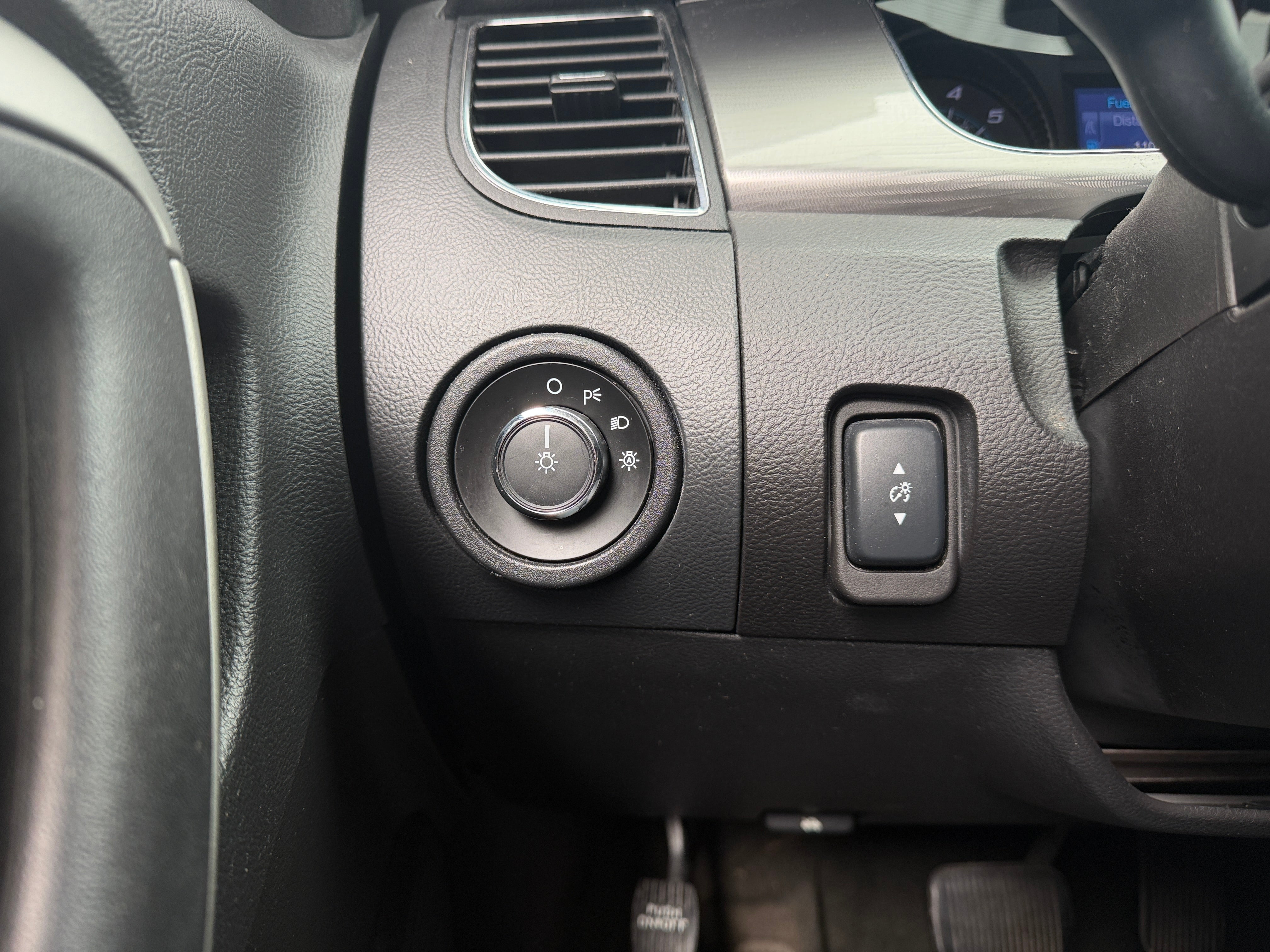 Used 2014 Ford Taurus SEL with VIN 1FAHP2E84EG130683 for sale in Pewaukee, WI