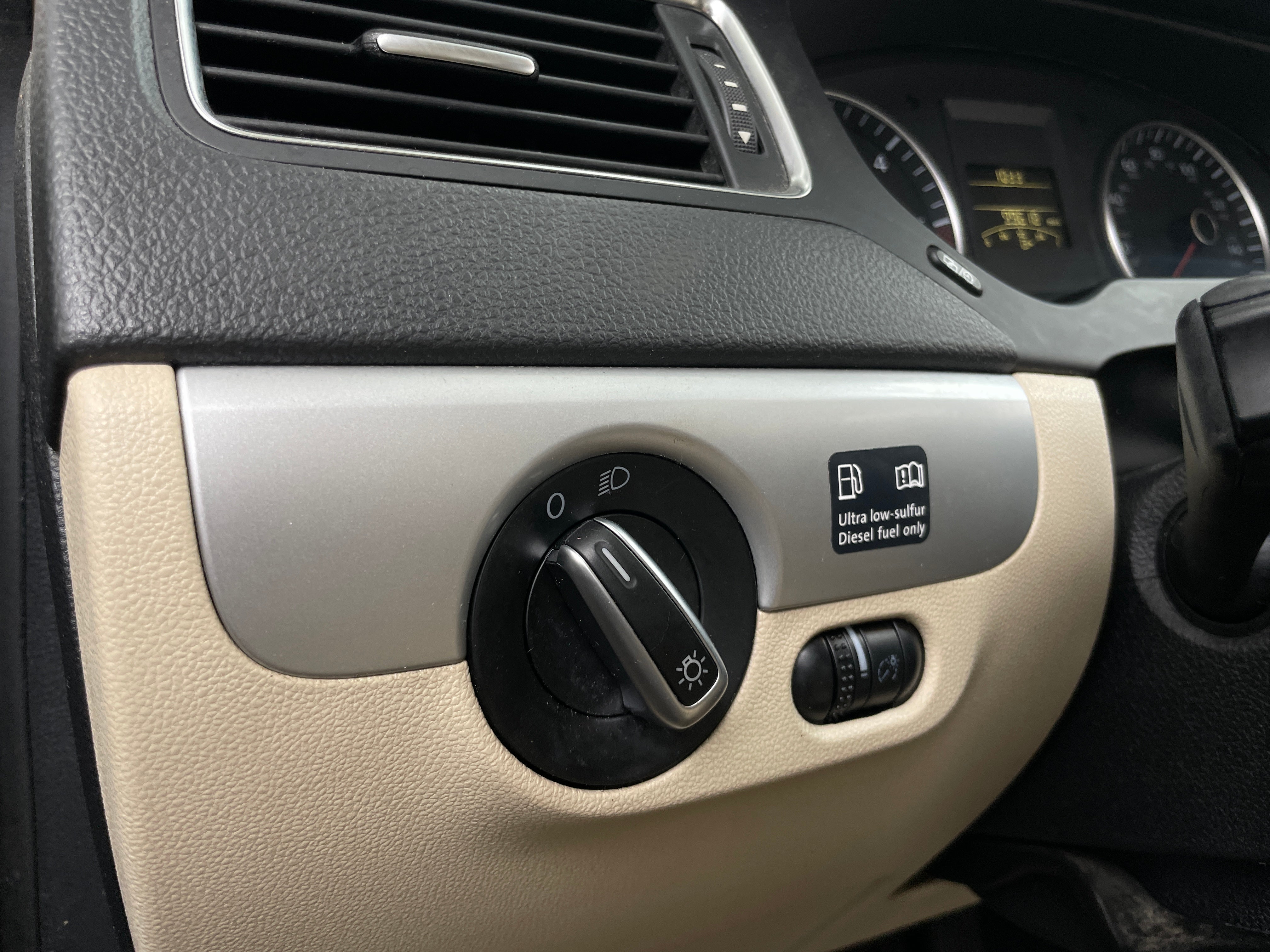 Used 2012 Volkswagen Jetta TDI with VIN 3VWLL7AJ7CM120560 for sale in Pewaukee, WI