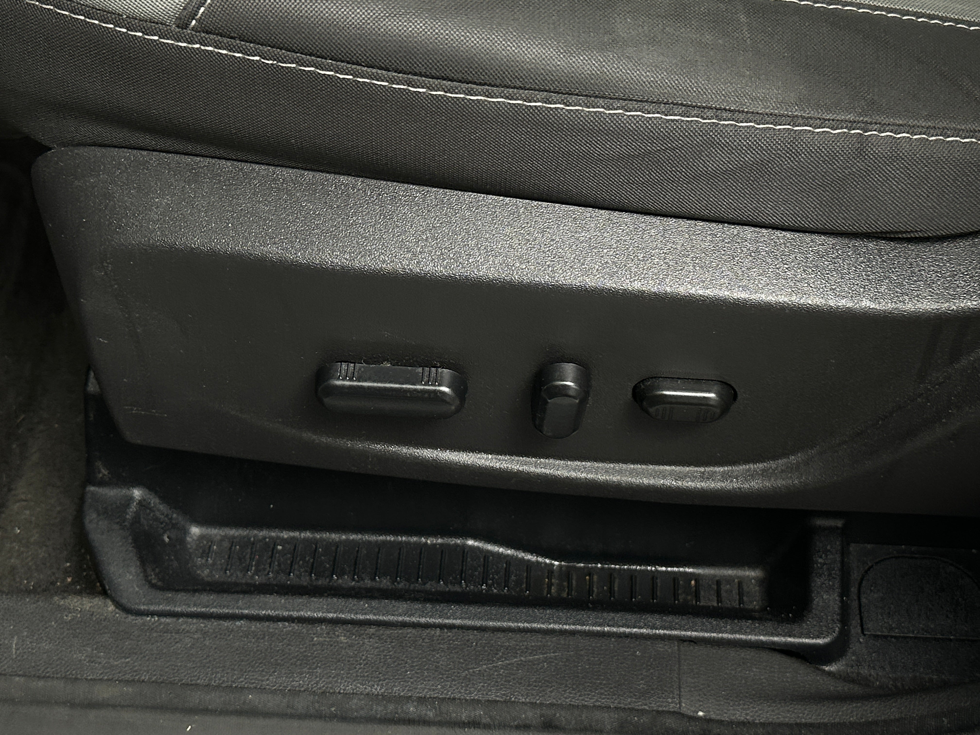 Used 2016 Ford Escape SE with VIN 1FMCU9G9XGUC45722 for sale in Pewaukee, WI