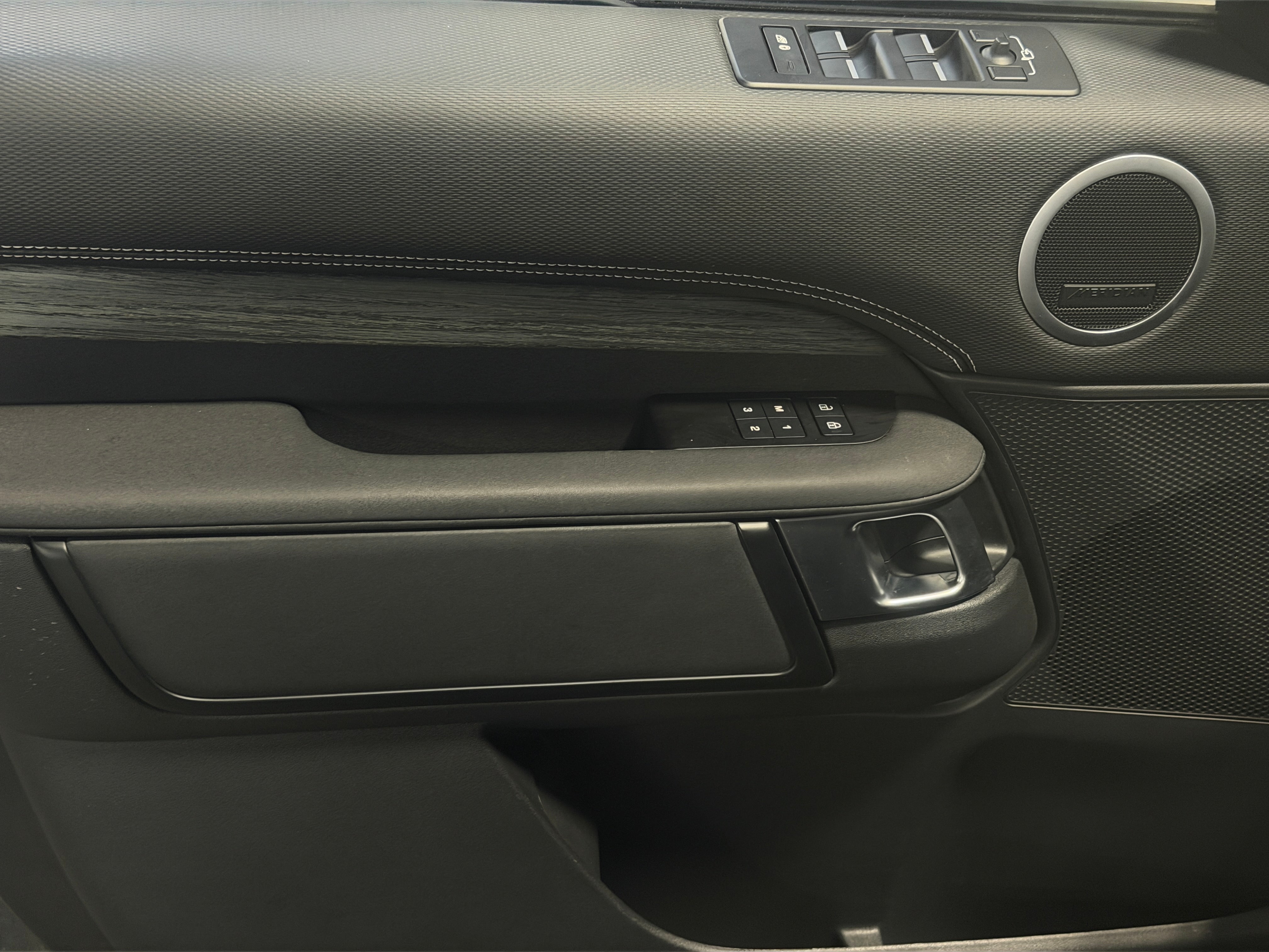 2023 Land Rover Discovery