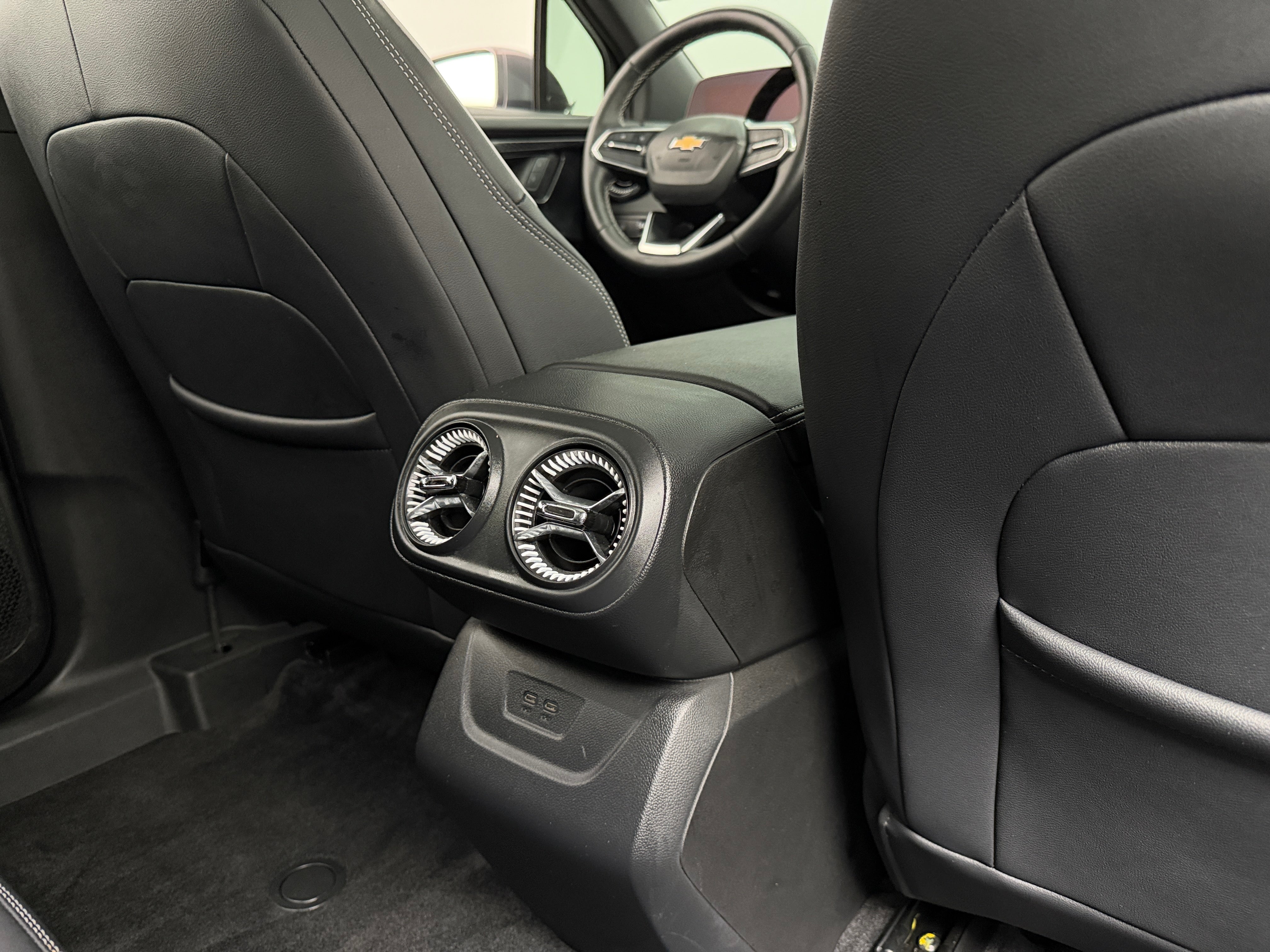 Used 2024 Chevrolet Blazer EV LT with VIN 3GNKDBRJ0RS221602 for sale in Pewaukee, WI